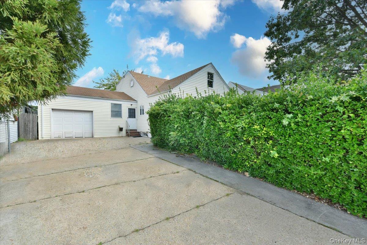 403 Oak Street – For Sale photo 5