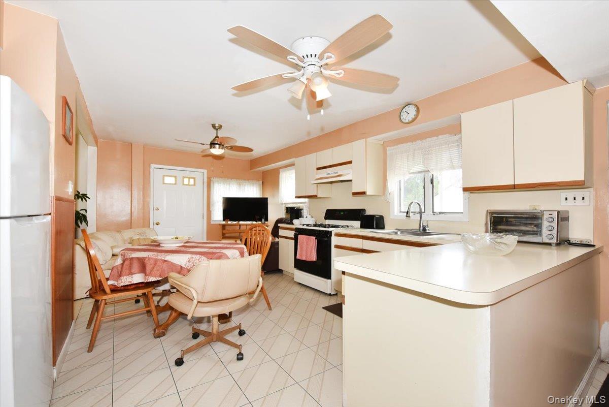 403 Oak Street – For Sale photo 12