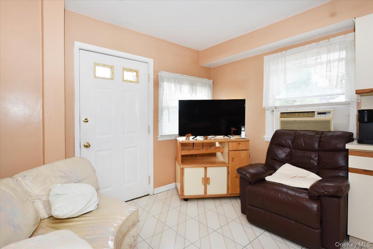 403 Oak Street – For Sale photo 6