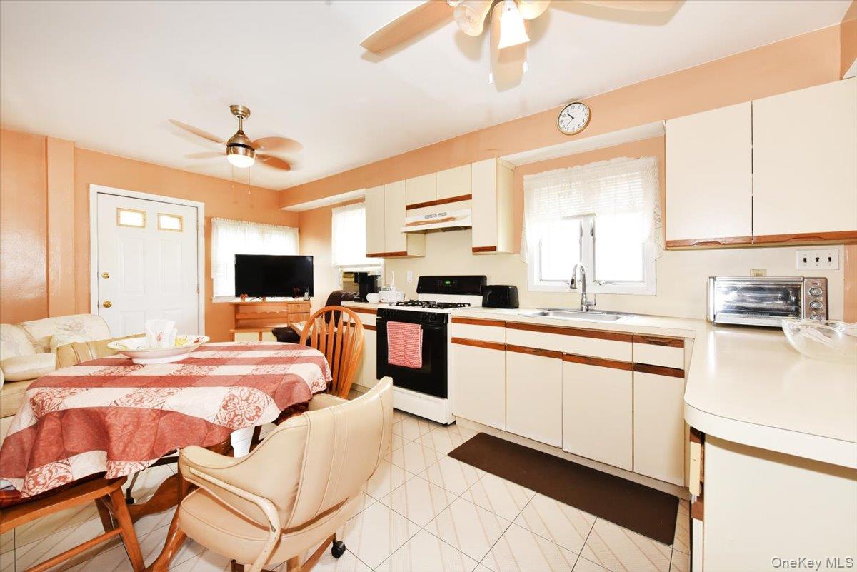 403 Oak Street – For Sale photo 10