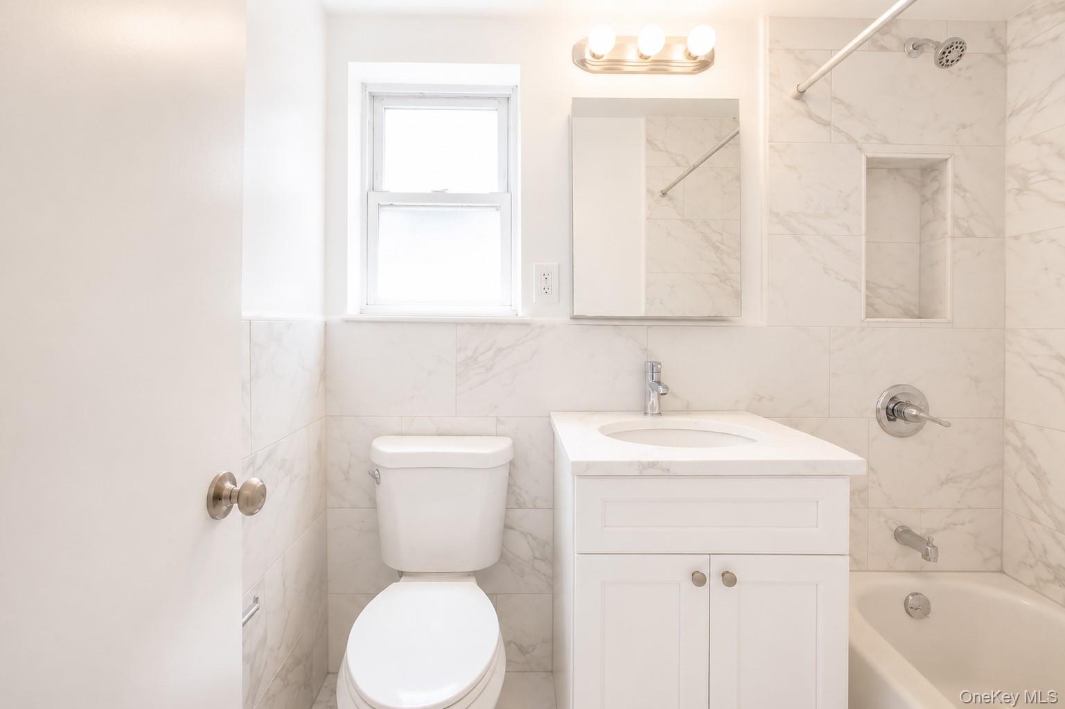 330 E Broadway, Unit 211 photo 19