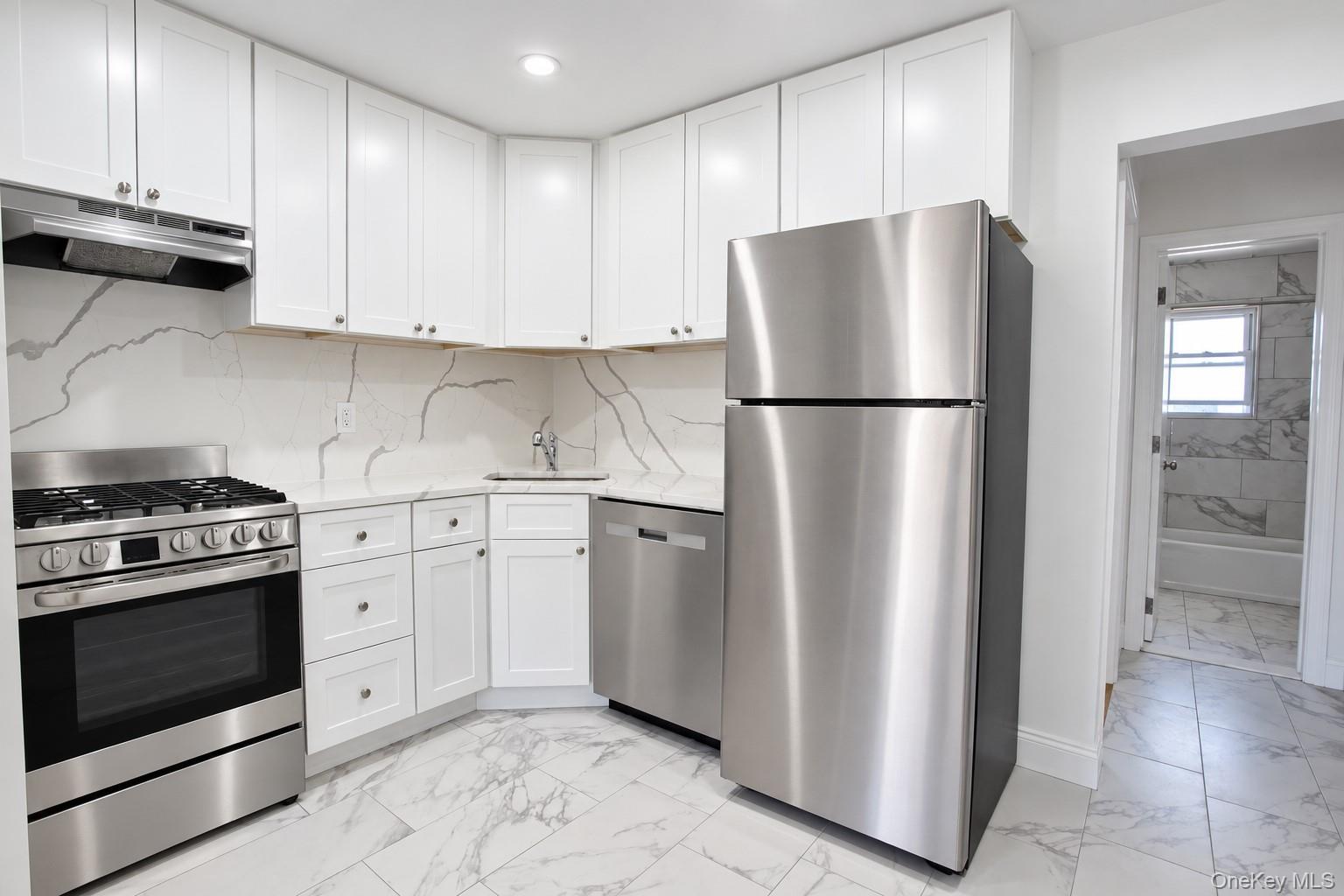 330 E Broadway, Unit 211 photo 4