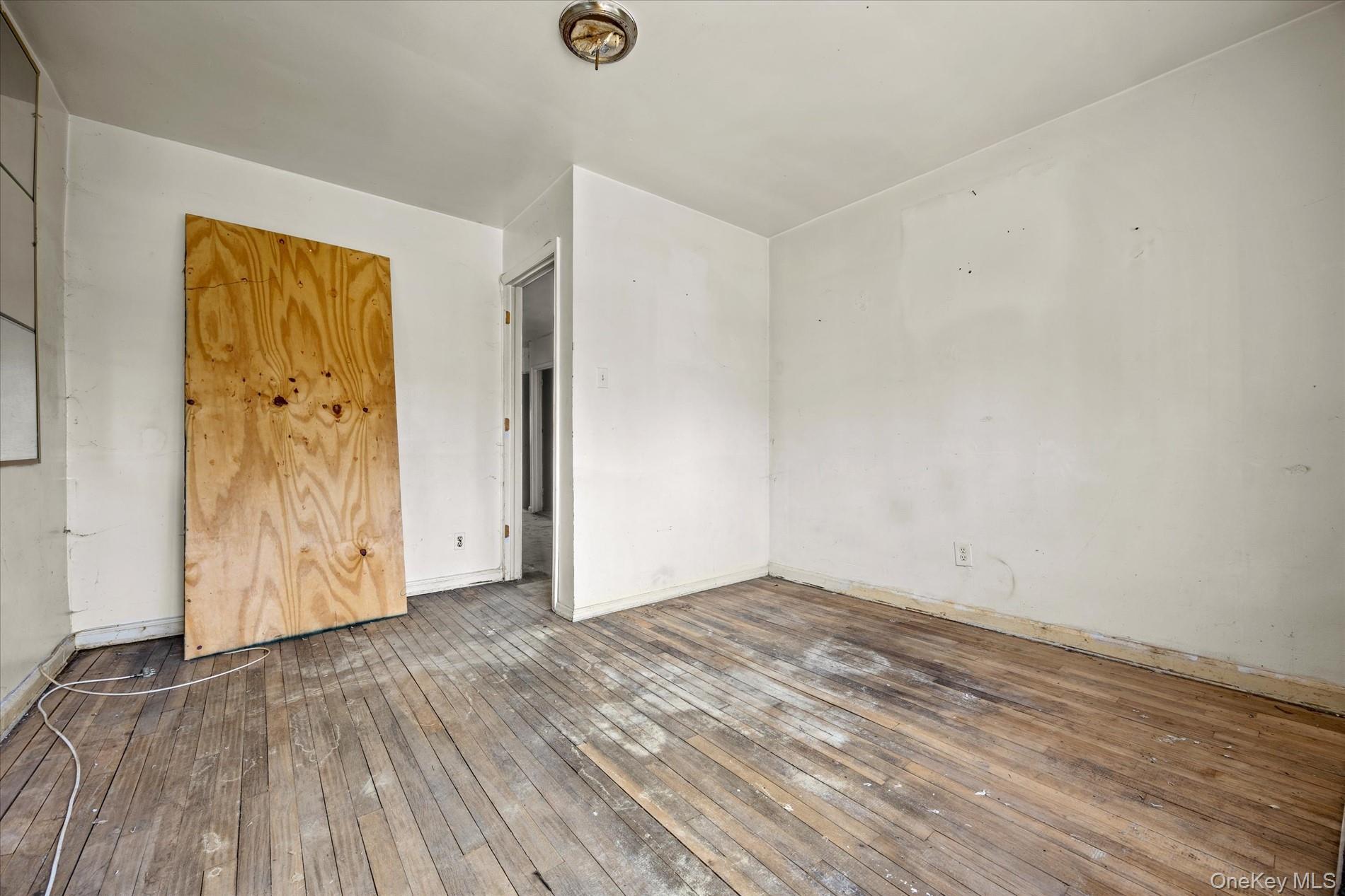 3768 Laconia Avenue – For Sale photo 4