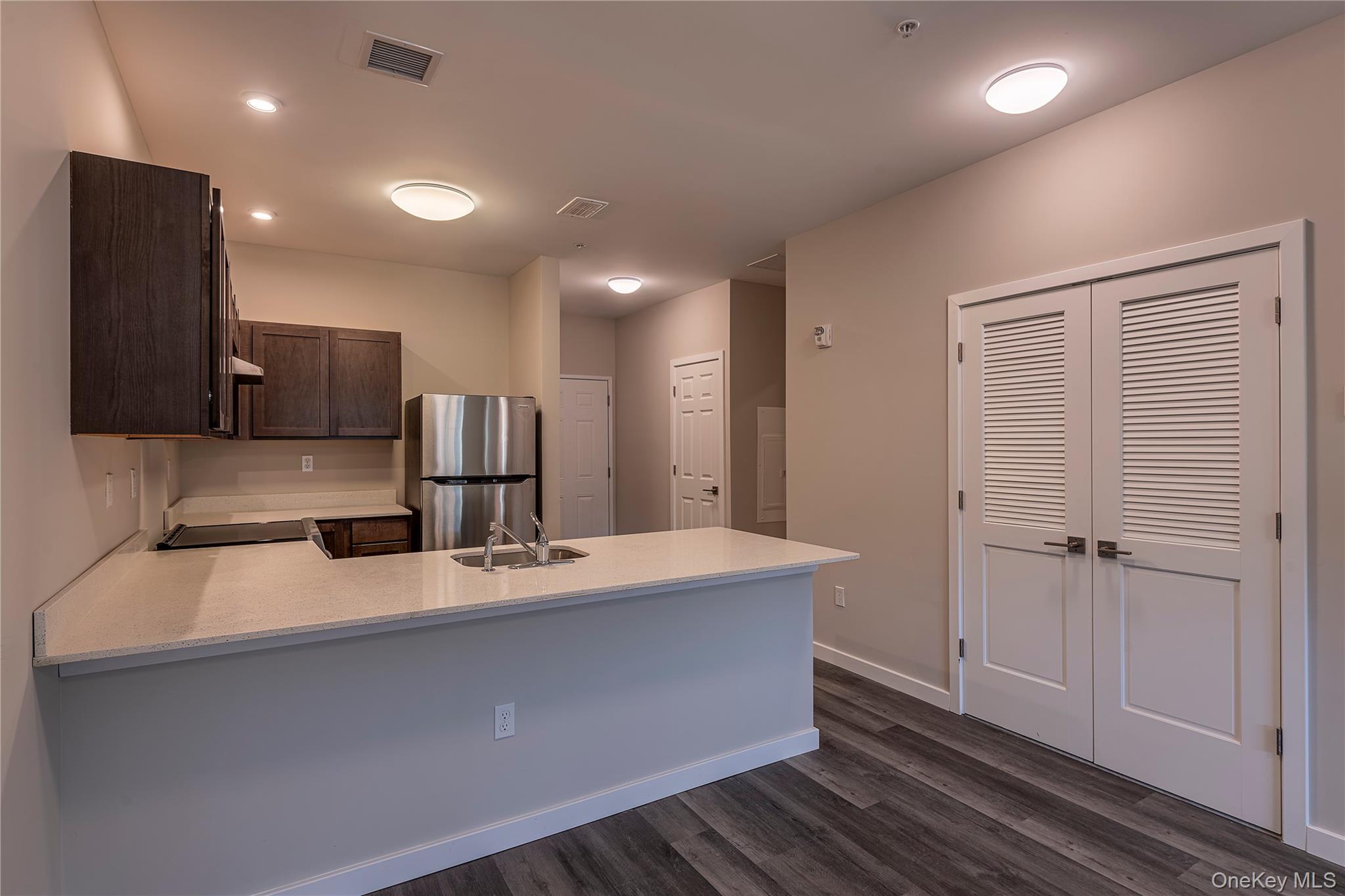 87 N Chestnut Street, Unit 312 photo 3