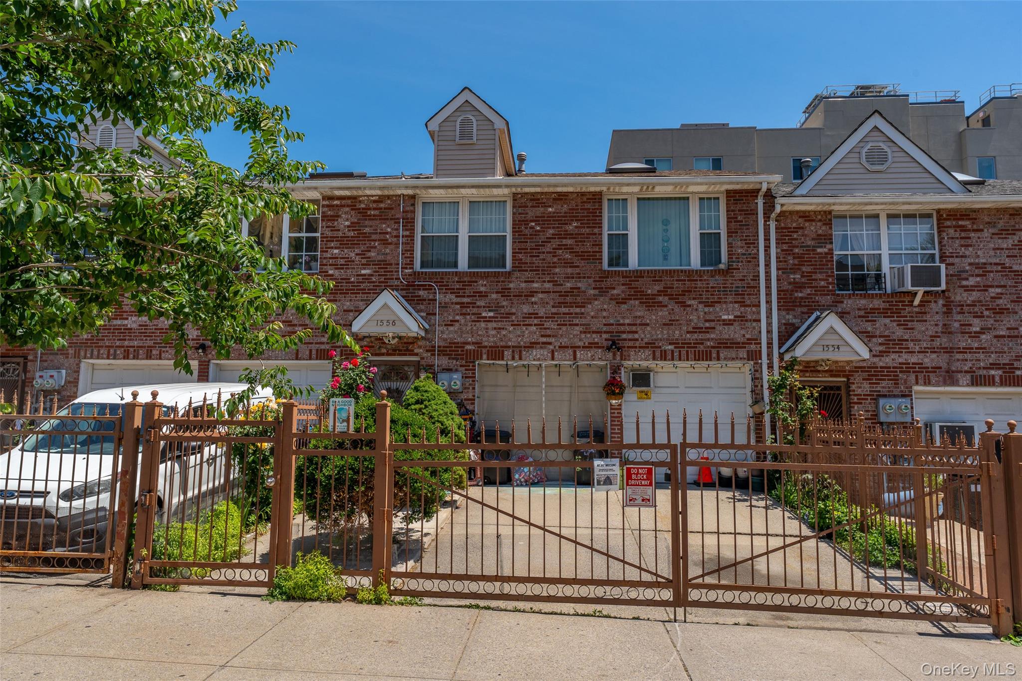 1556 Longfellow Avenue – For Sale