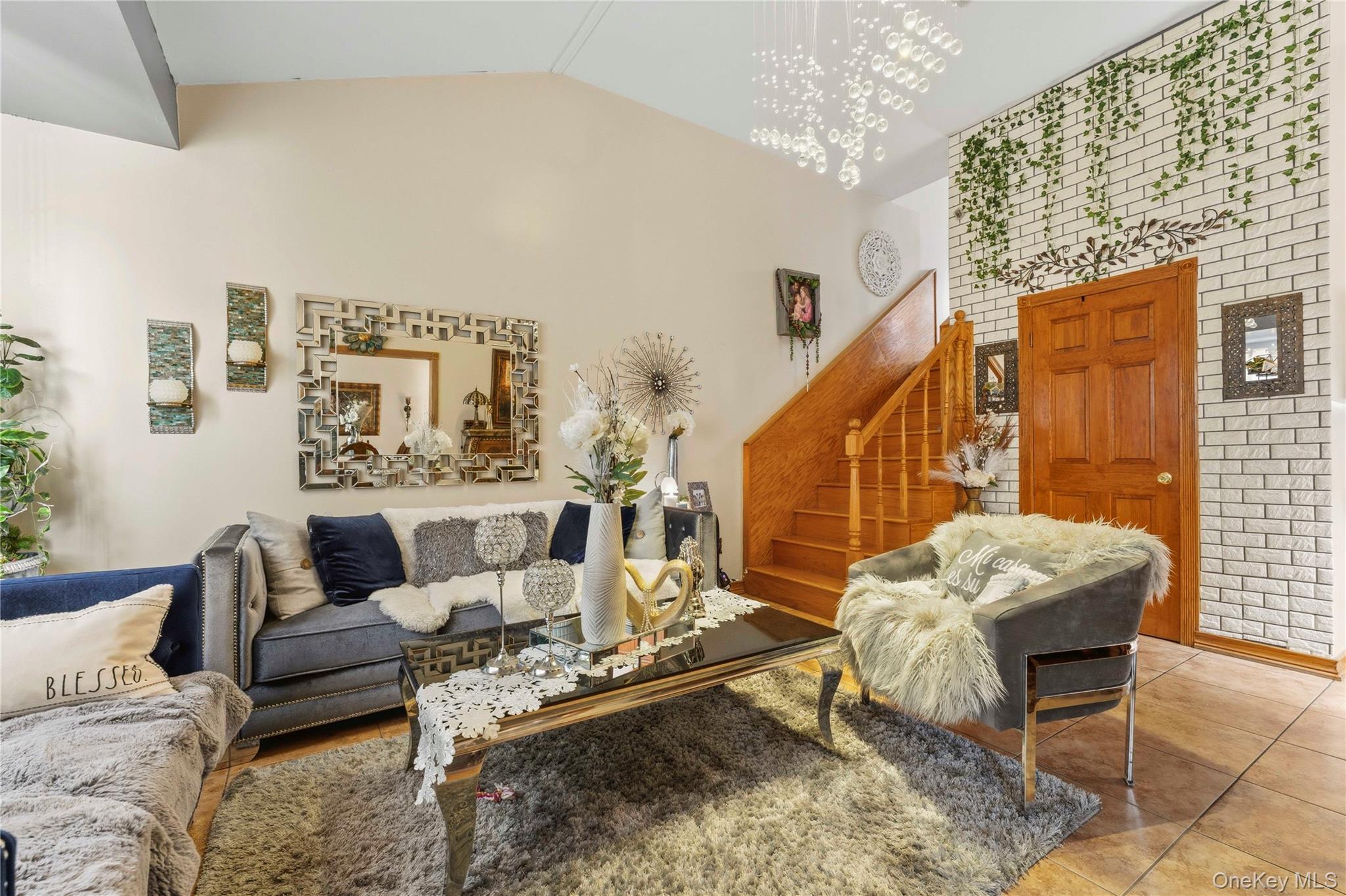 1556 Longfellow Avenue – For Sale photo 3