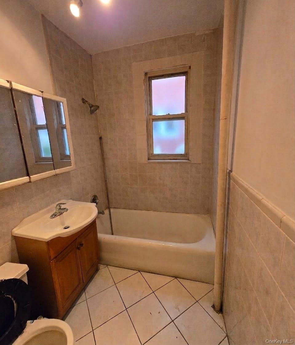 4115 Manhattan Avenue – For Sale photo 4