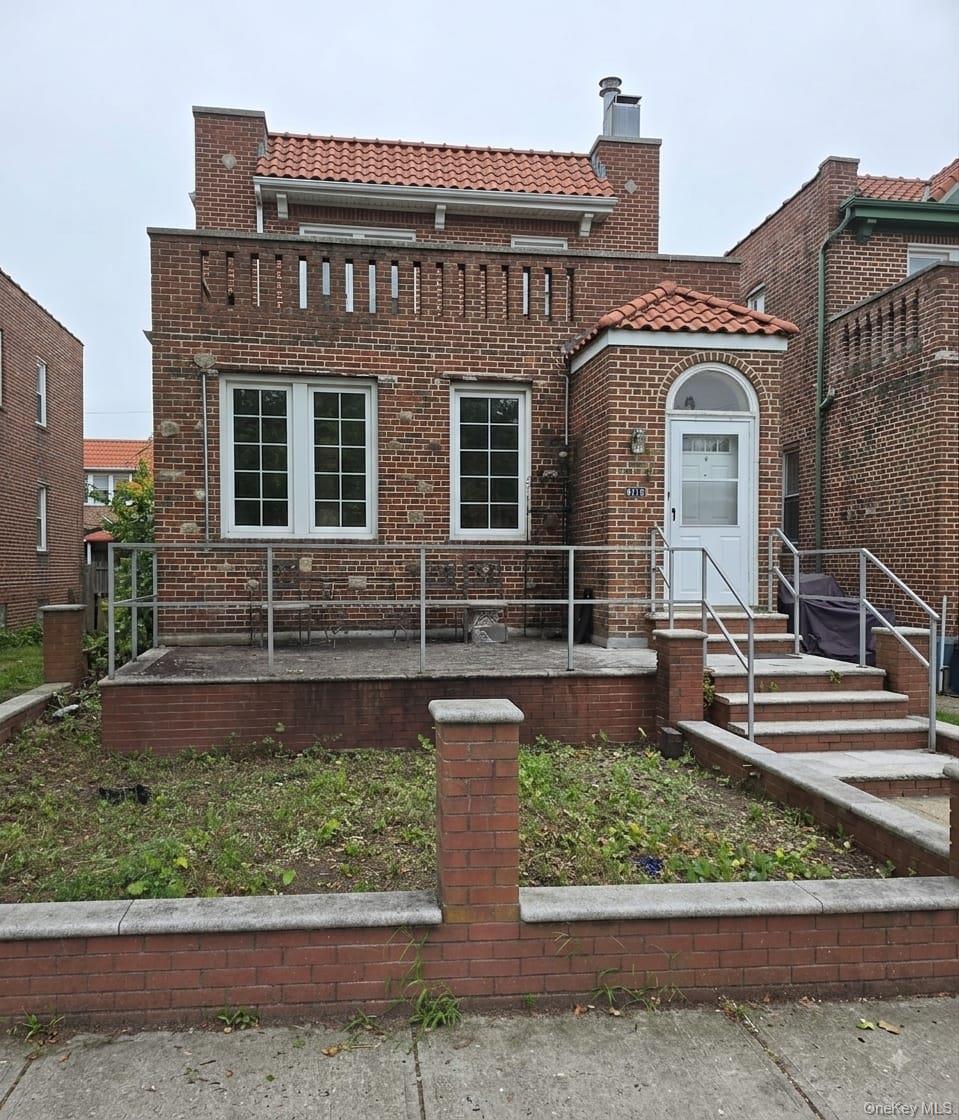 4115 Manhattan Avenue – For Sale