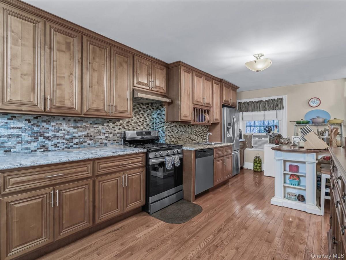 750 Halsey Street – For Sale photo 7