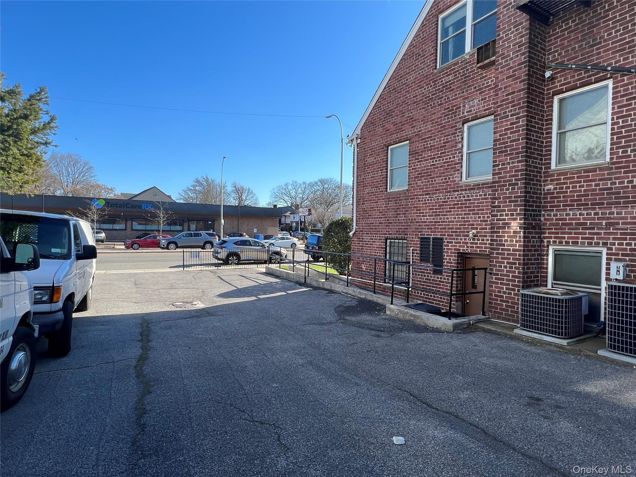223-01 Union Turnpike – For Rent photo 4