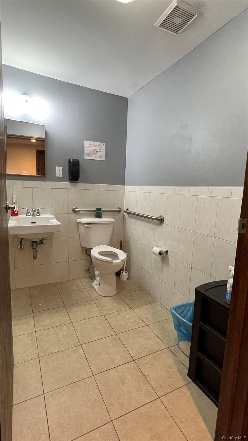 223-01 Union Turnpike – For Rent photo 14