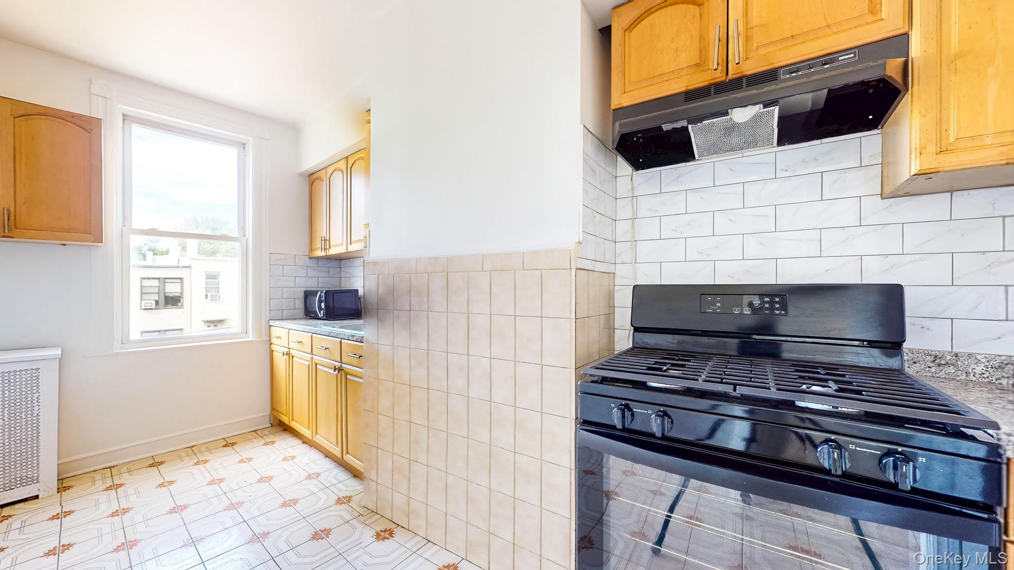 20-13 Greene Avenue, Unit 2 photo 5
