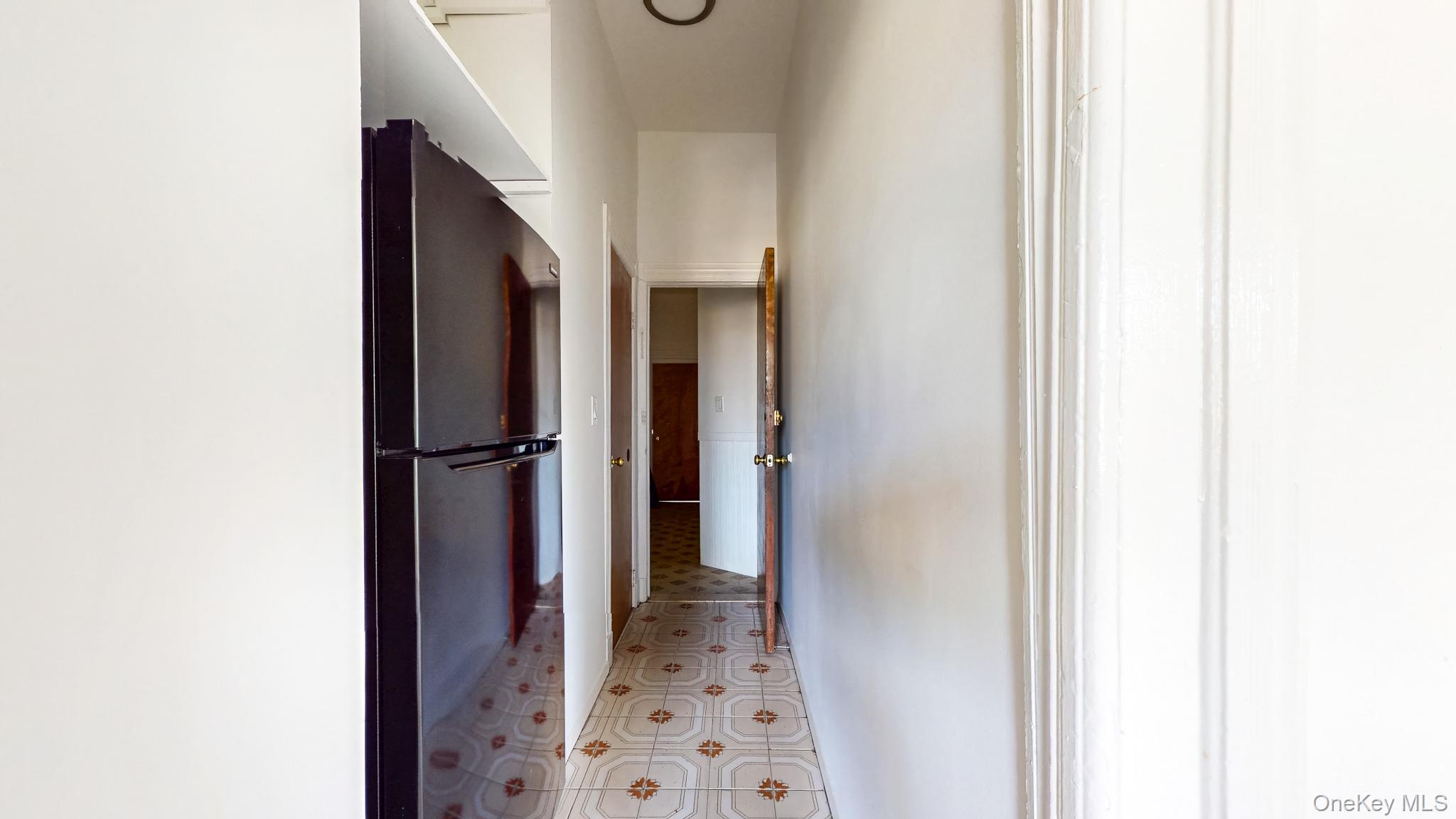 20-13 Greene Avenue, Unit 2 photo 4