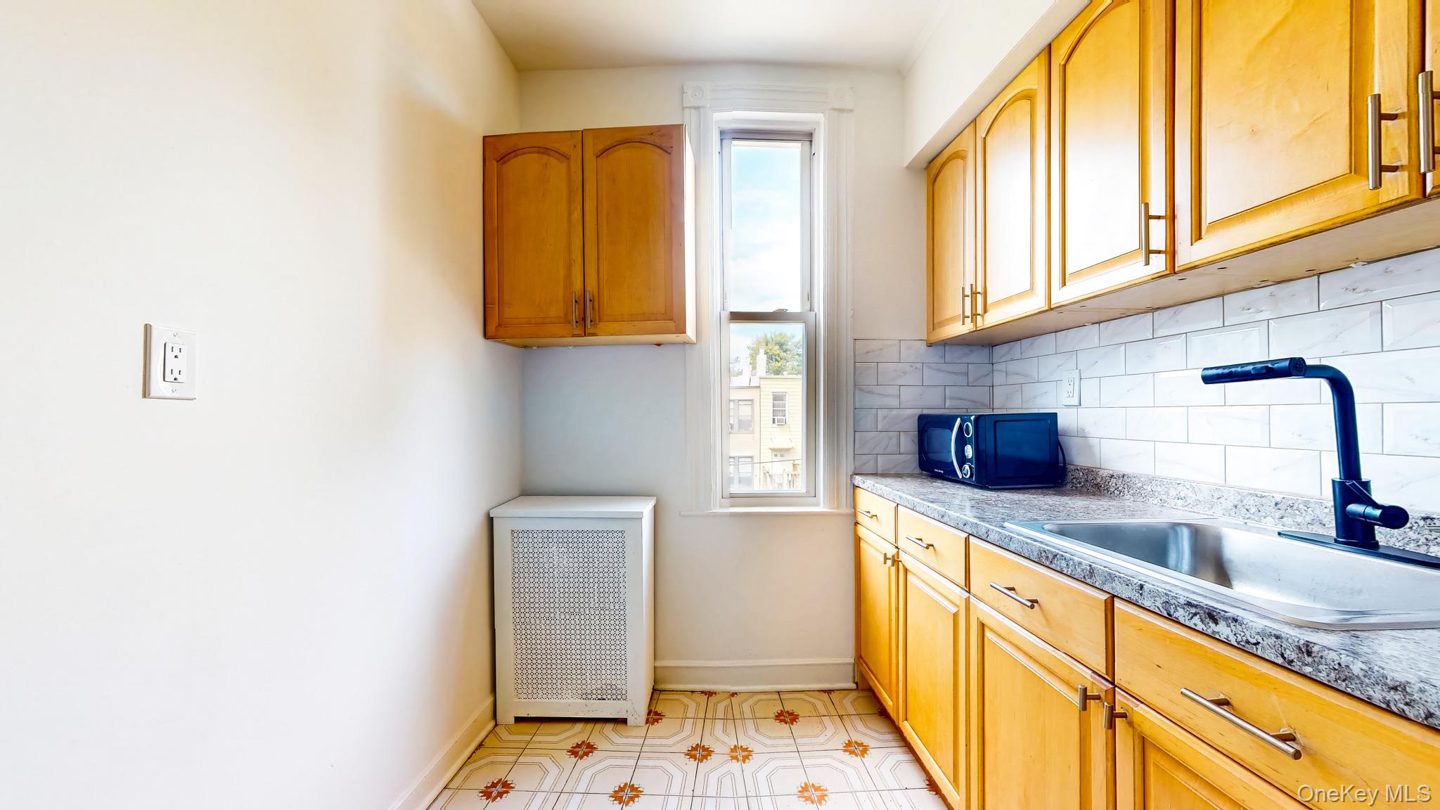 20-13 Greene Avenue, Unit 2 photo 6
