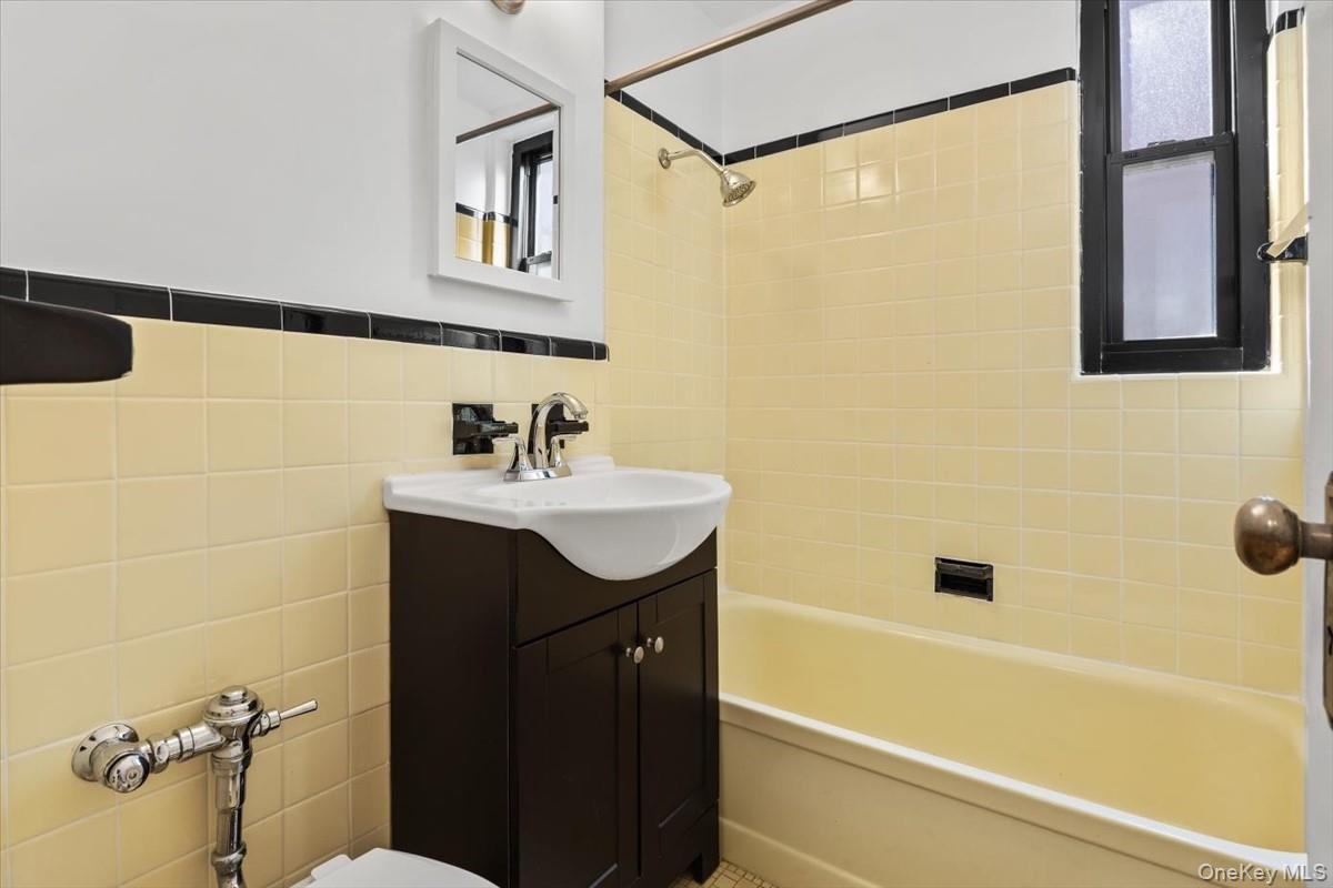 65 Park Terrace East, Unit C67 photo 16