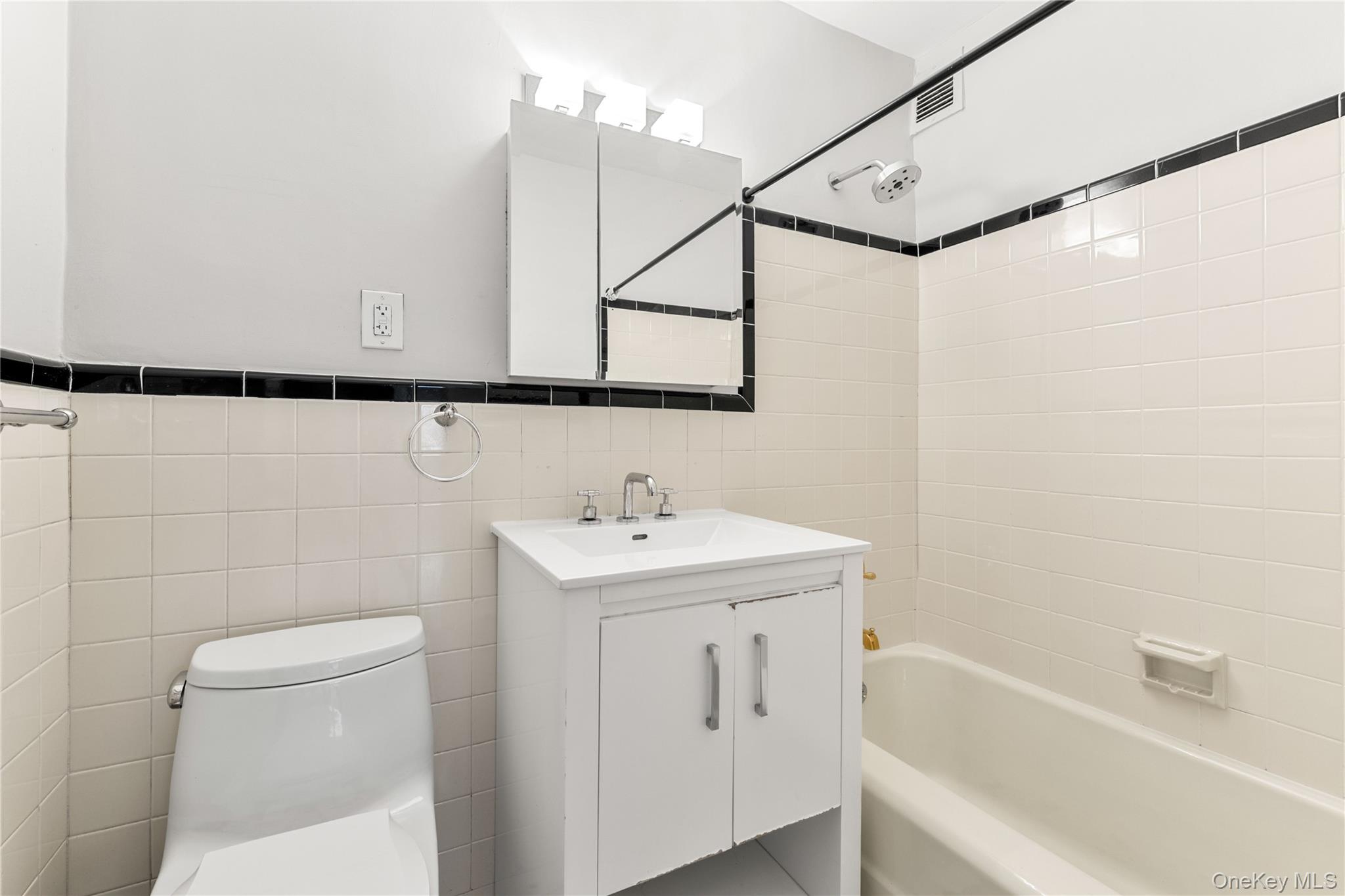 102-10 66 Road, Unit 8D photo 16