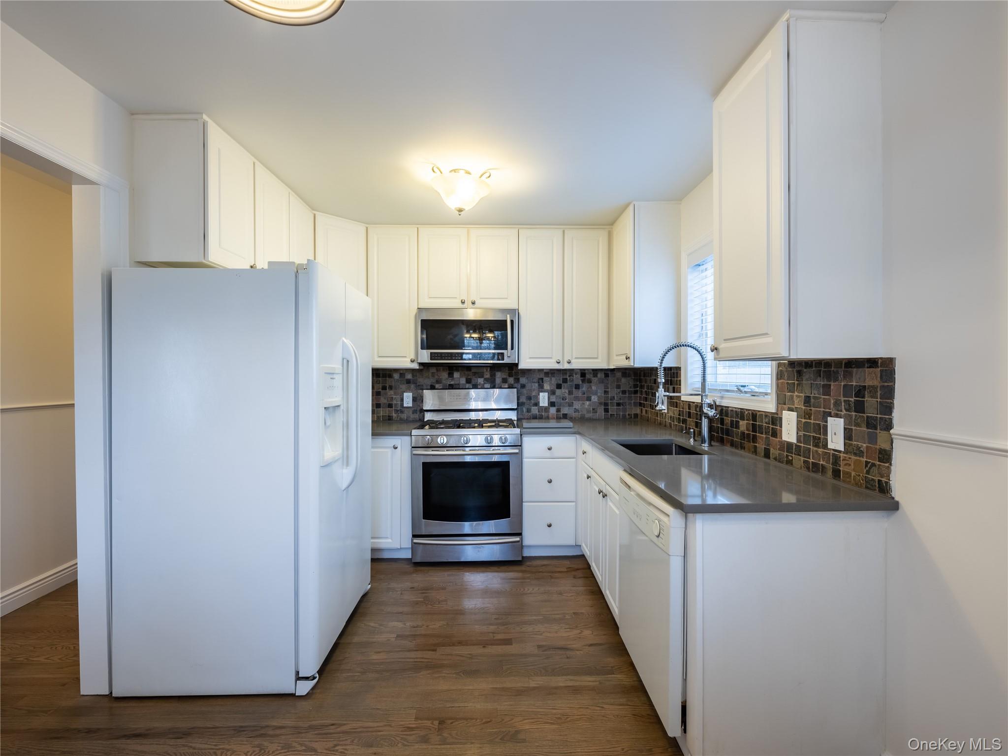 21 Marwood Road N, Unit Right Side photo 5