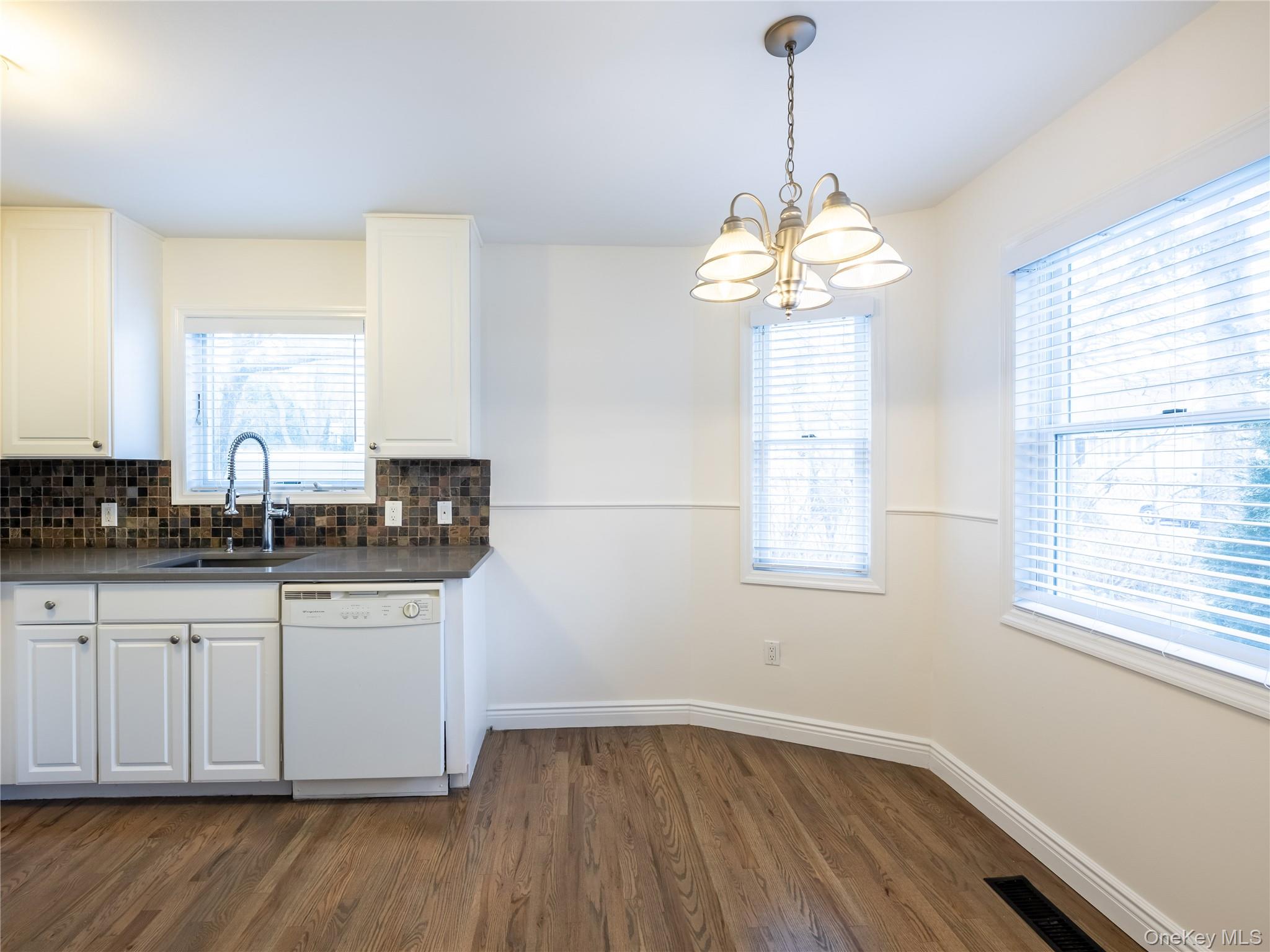 21 Marwood Road N, Unit Right Side photo 4