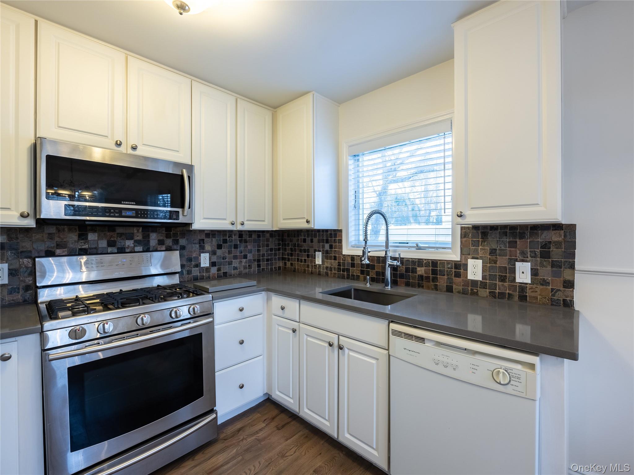 21 Marwood Road N, Unit Right Side photo 3