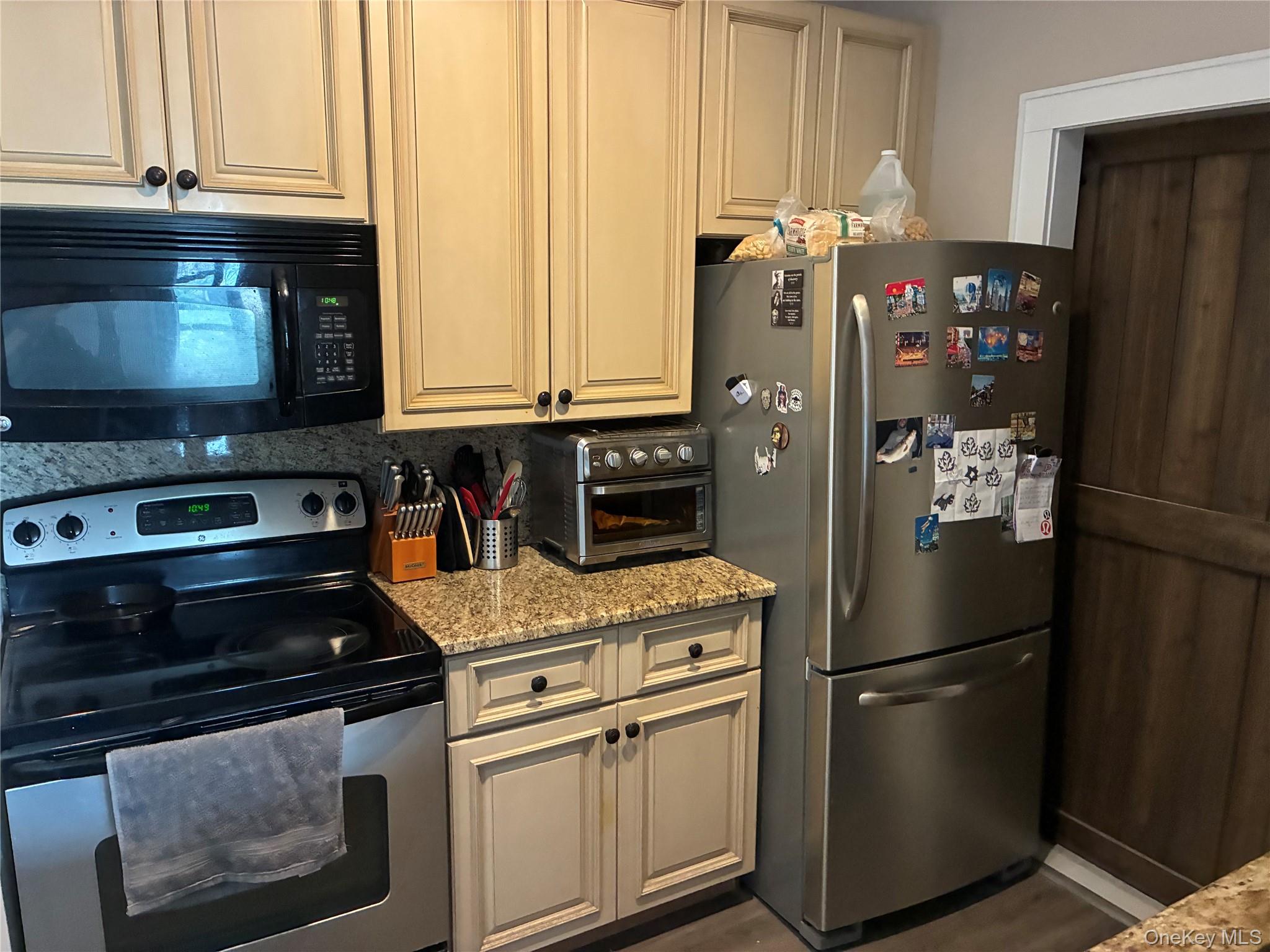 185 W Park Avenue, Unit 200 photo 8