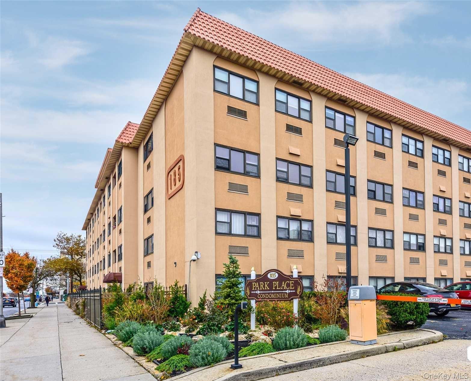 185 W Park Avenue, Unit 200
