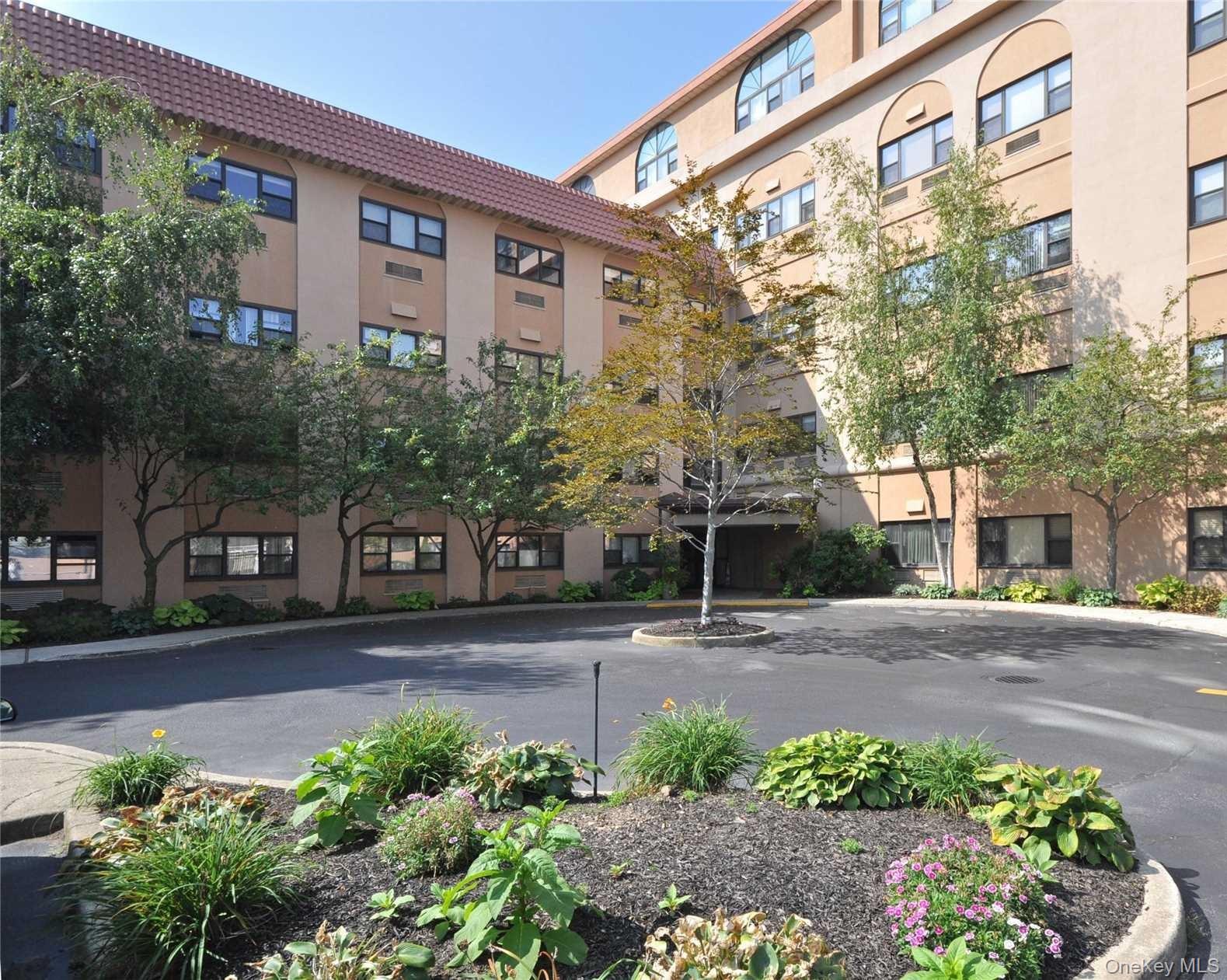 185 W Park Avenue, Unit 200 photo 2