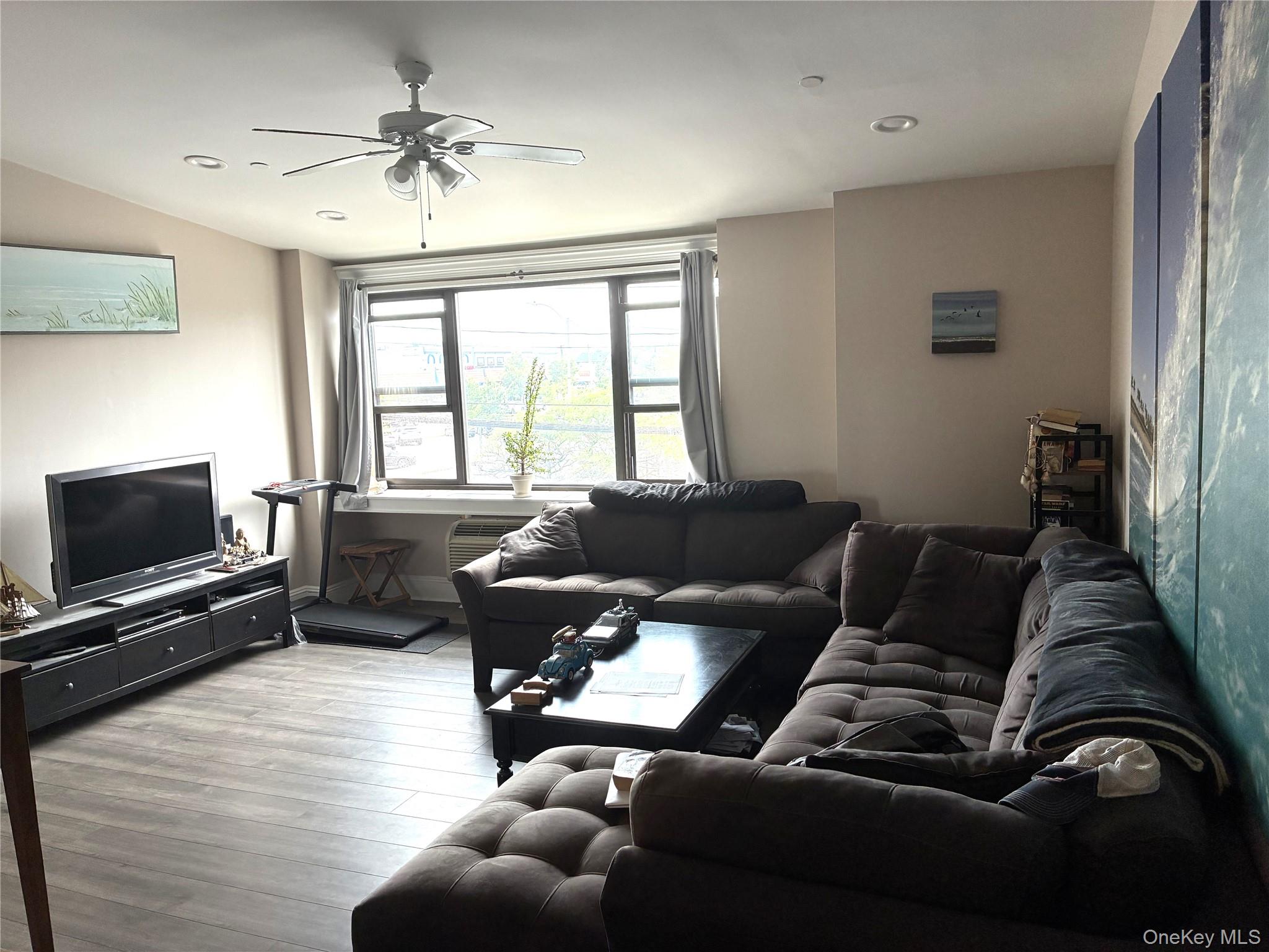 185 W Park Avenue, Unit 200 photo 5