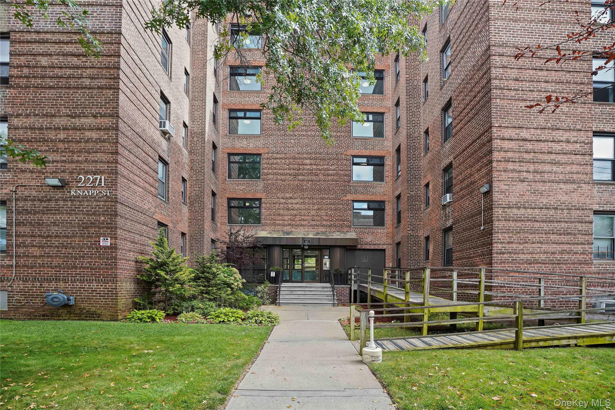2271 Knapp Street, Unit 5D photo 2