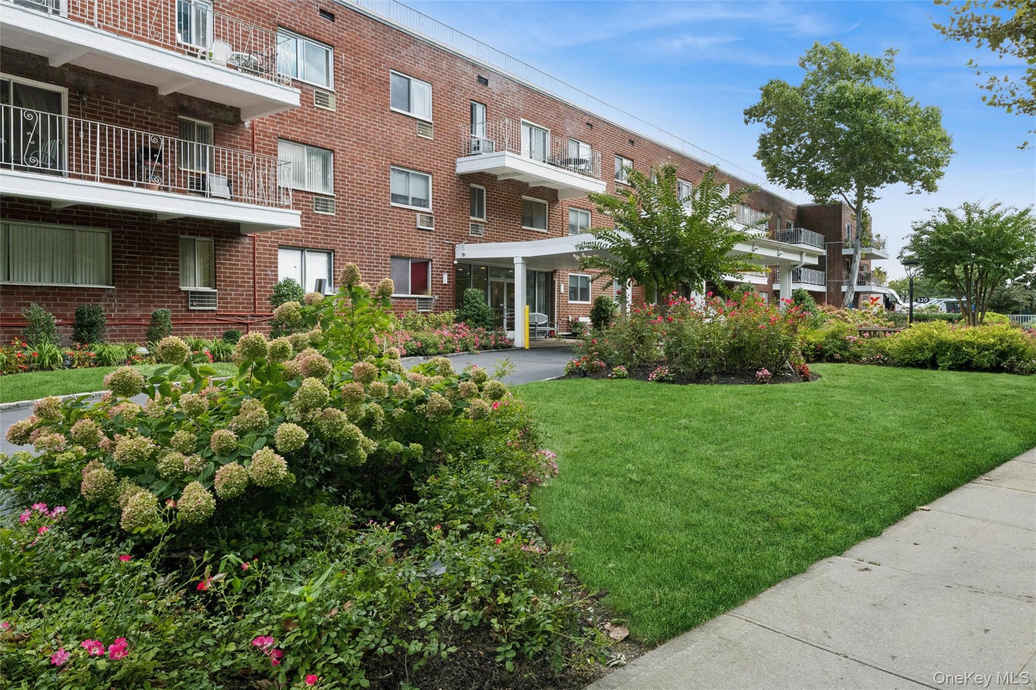 320 East Shore Road, Unit 30B