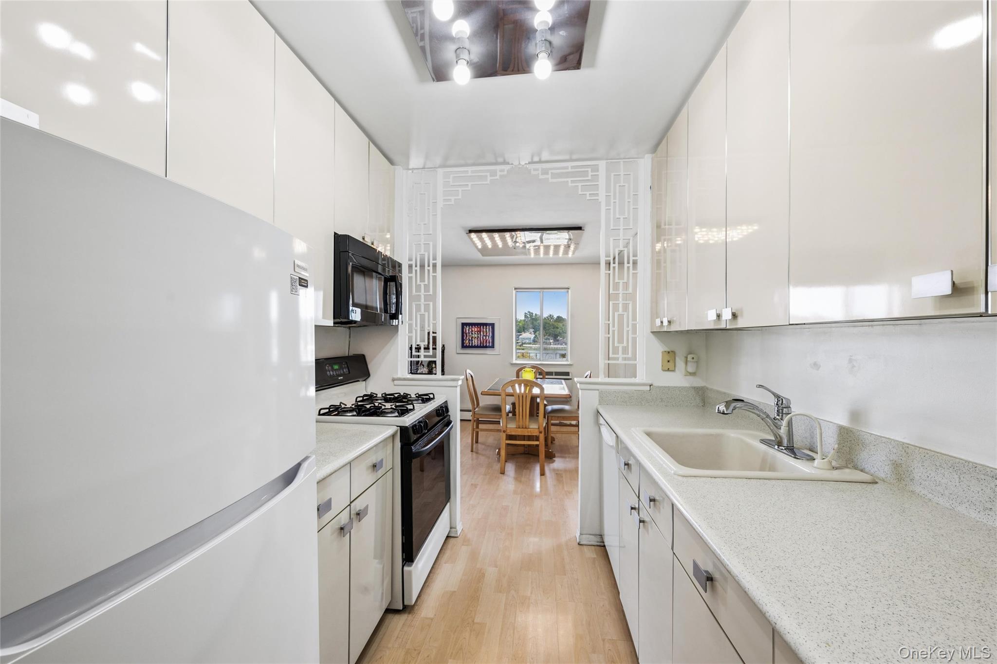 320 East Shore Road, Unit 30B photo 7
