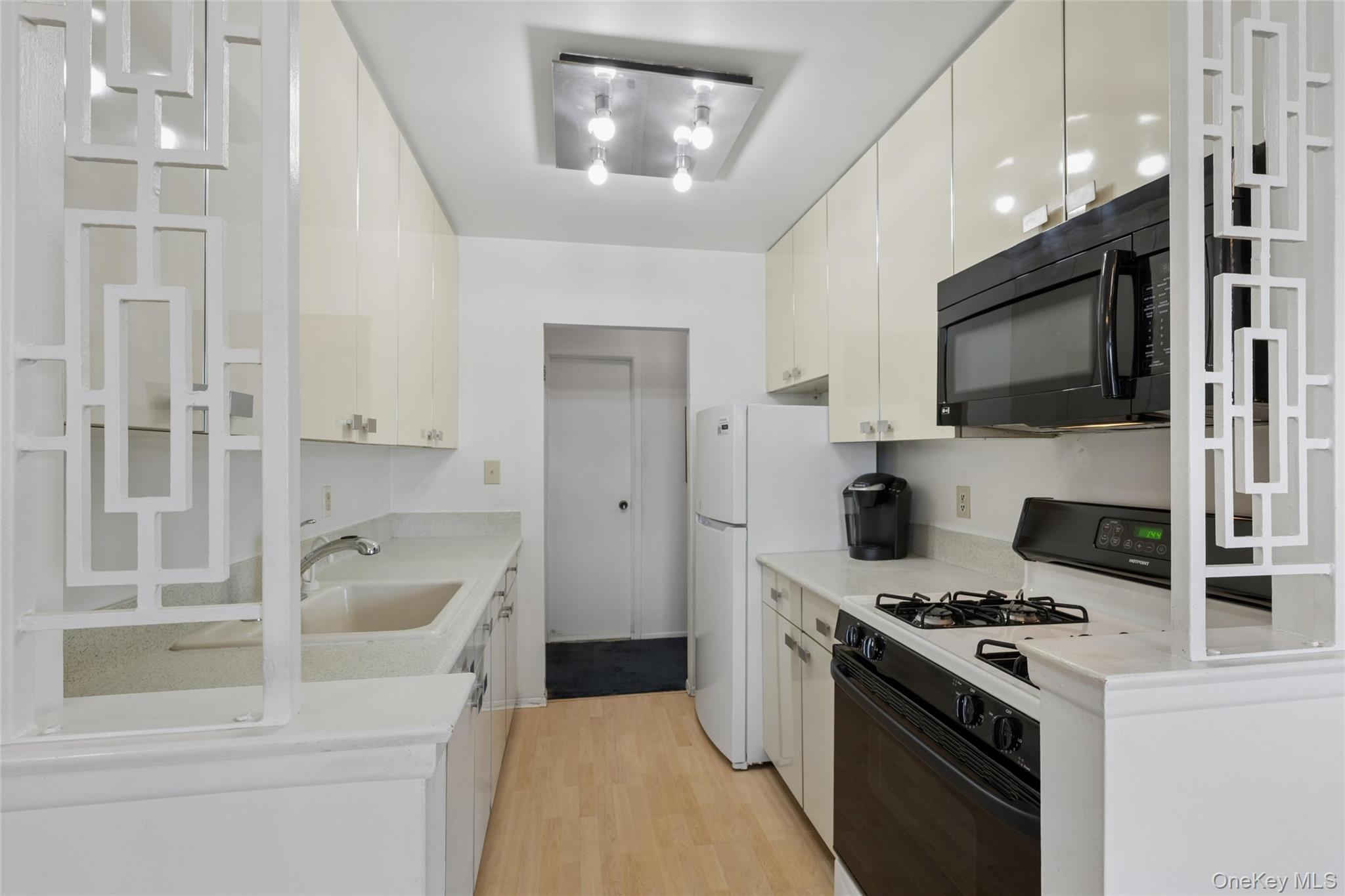 320 East Shore Road, Unit 30B photo 6