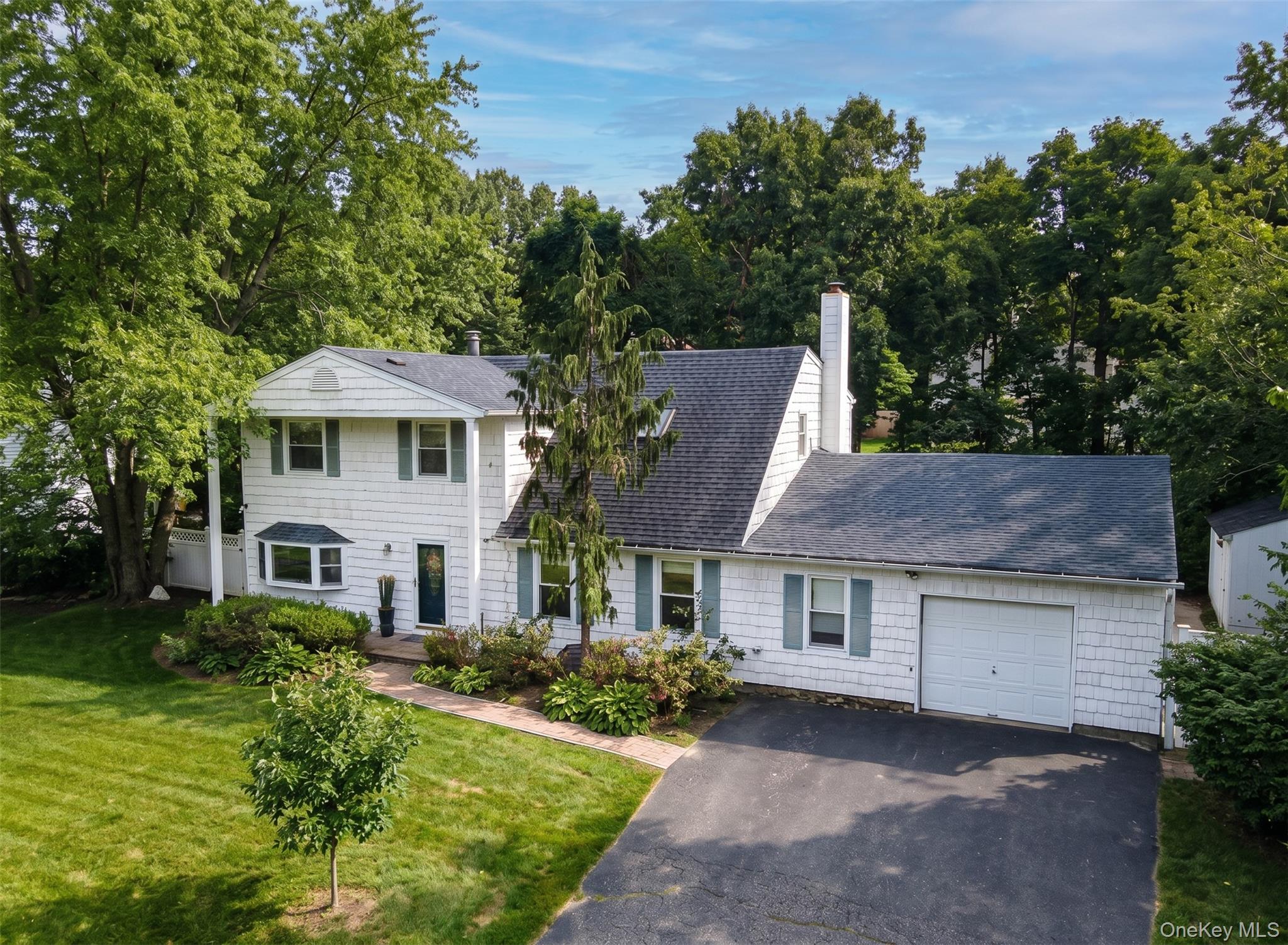 6 Duck Hill Road – For Sale