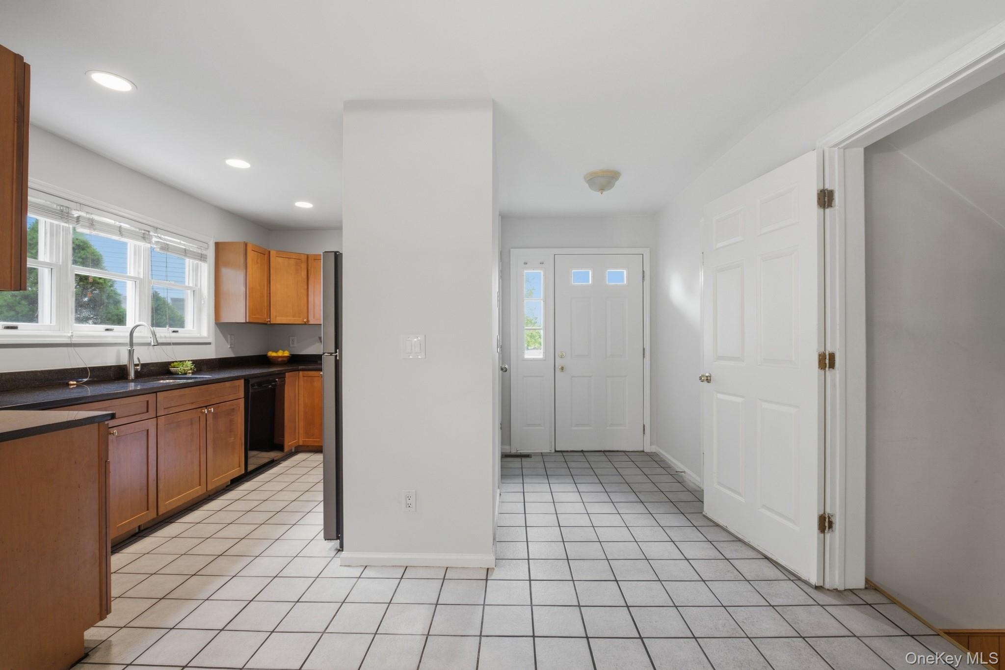 1452 Iroquois Street – For Sale photo 4