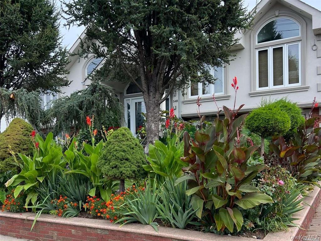 548 S Strong Avenue – For Rent