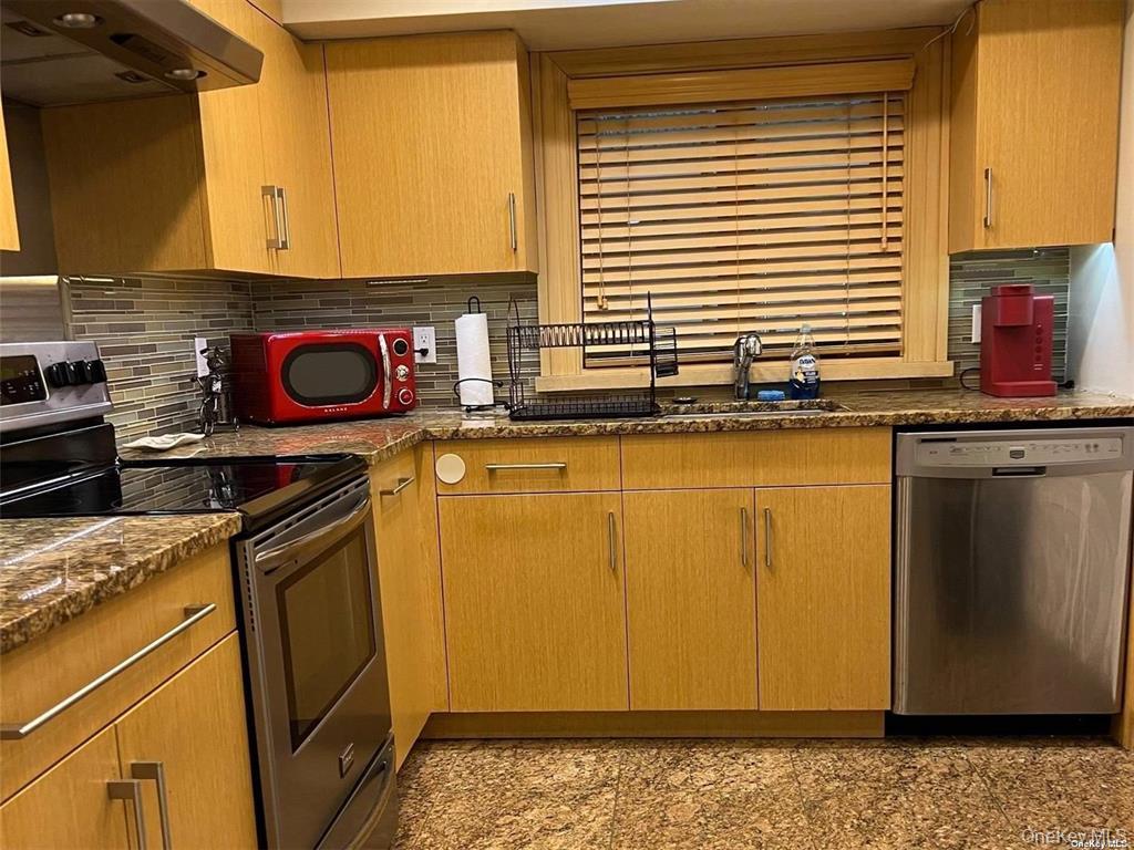 548 S Strong Avenue – For Rent photo 10