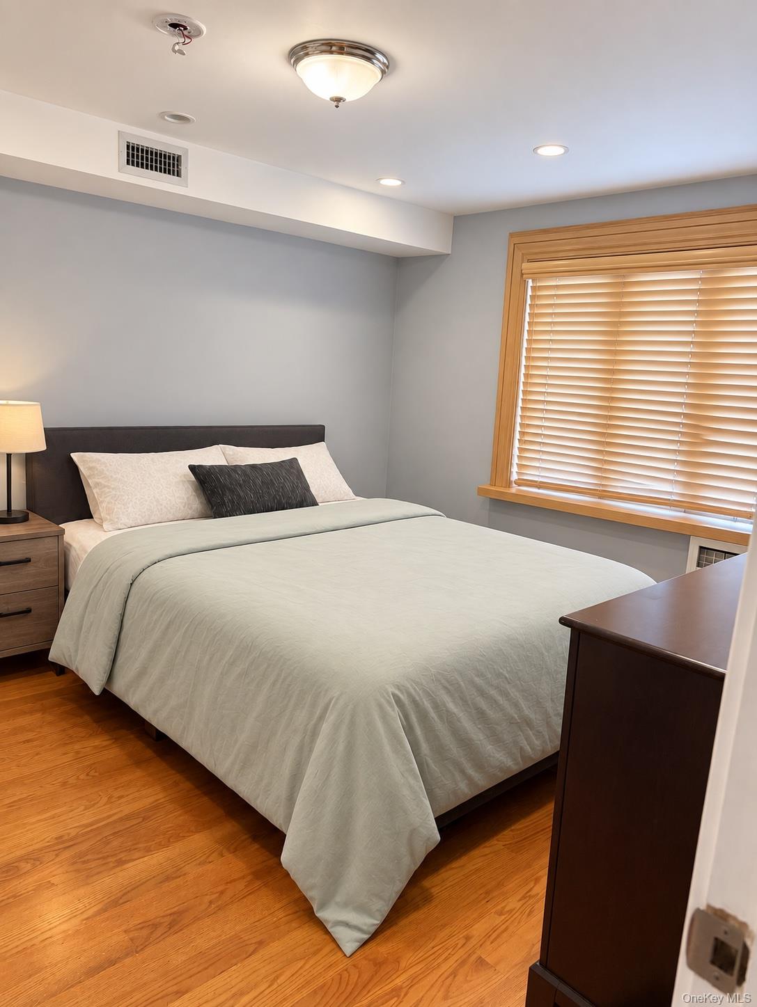 548 S Strong Avenue – For Rent photo 15