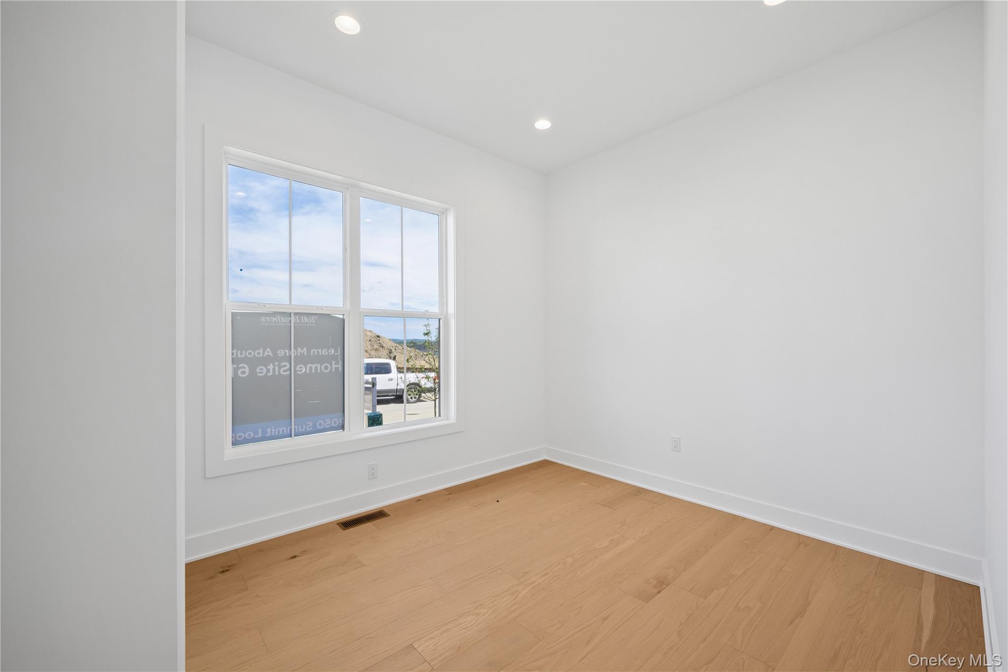 2037 Summit Loop, Unit 92 photo 9
