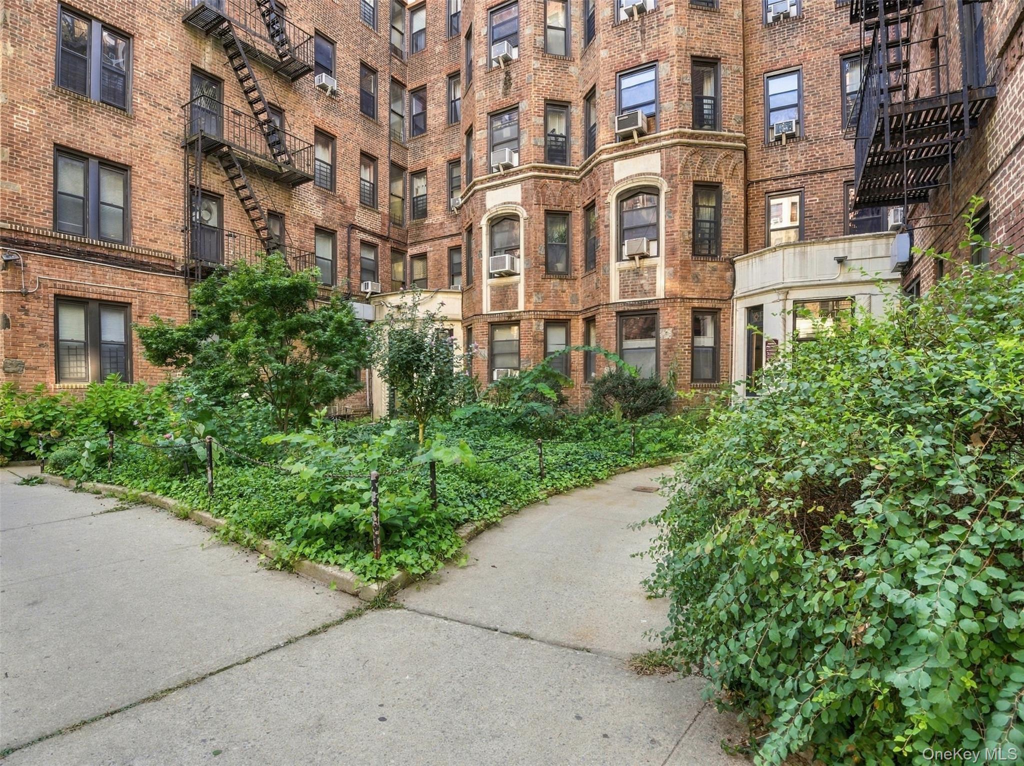 754 Brady Avenue, Unit 303 photo 17