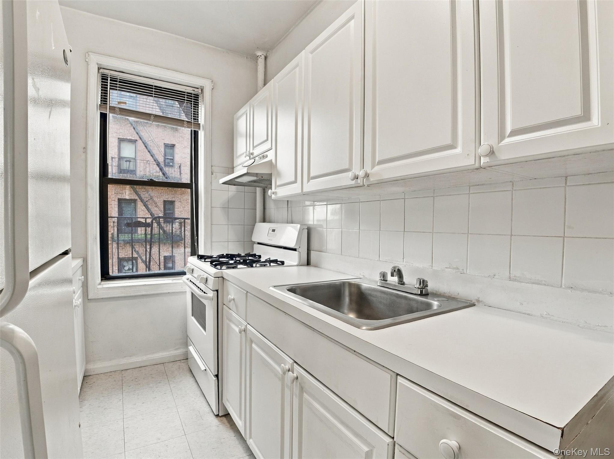 754 Brady Avenue, Unit 303 photo 13