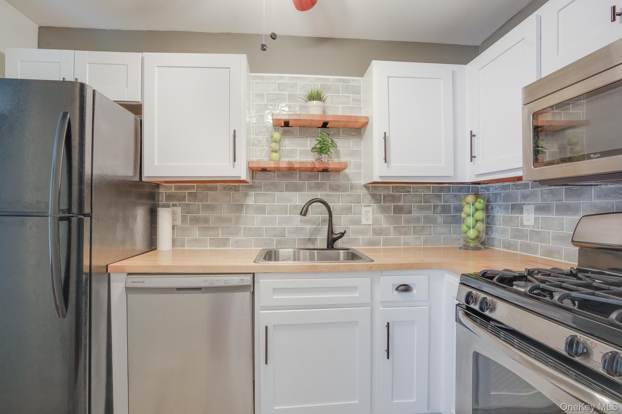 8 Ivy Court, Unit D photo 10