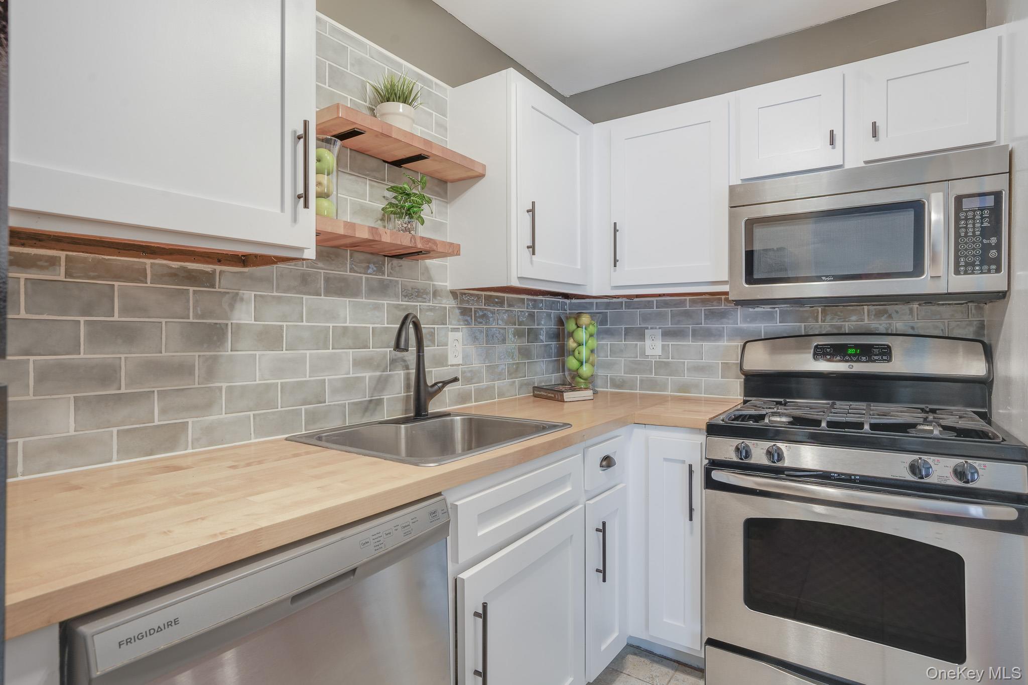 8 Ivy Court, Unit D photo 11