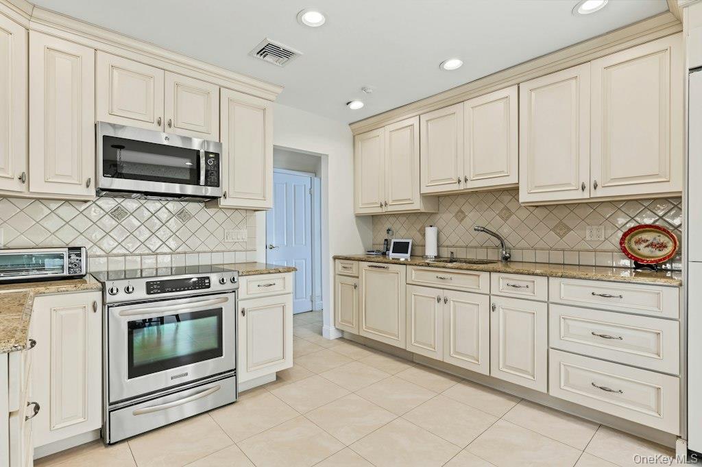 2039 Blanche Lane – For Sale photo 15