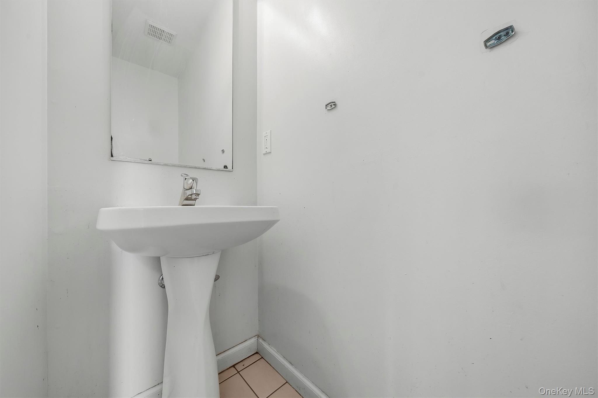 4 Lindsey Road – For Sale photo 8