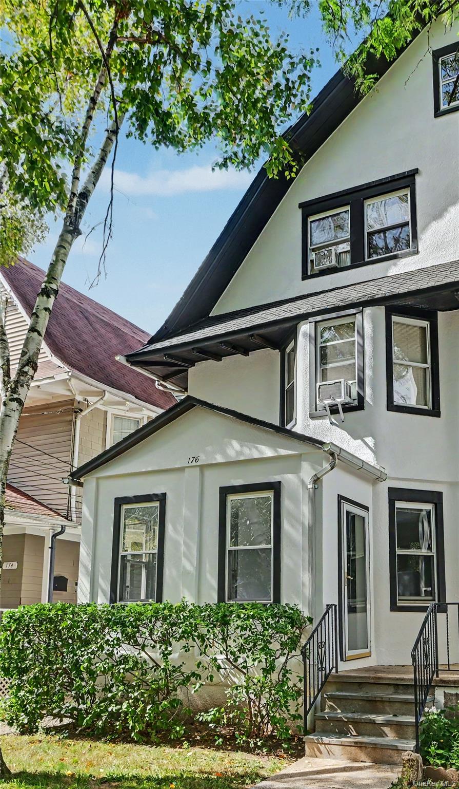 176 Archer Avenue – For Sale photo 2
