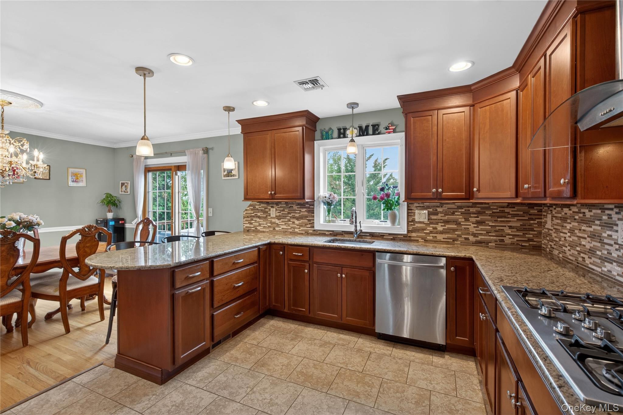 5 Columbia Circle – For Sale photo 8