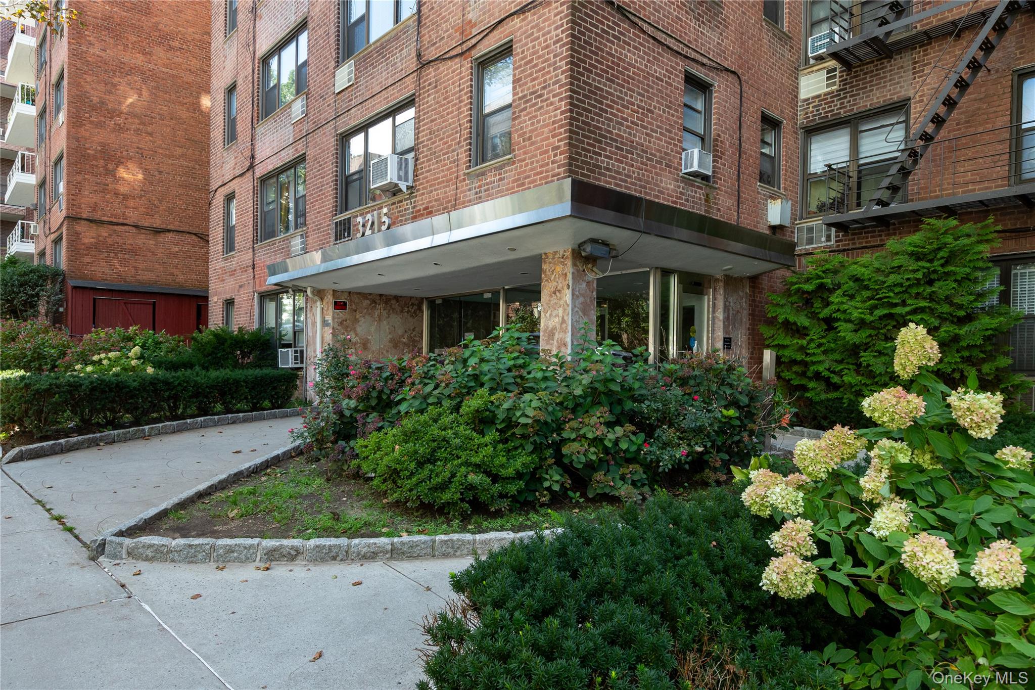 3215 Arlington Avenue, Unit 2A photo 2