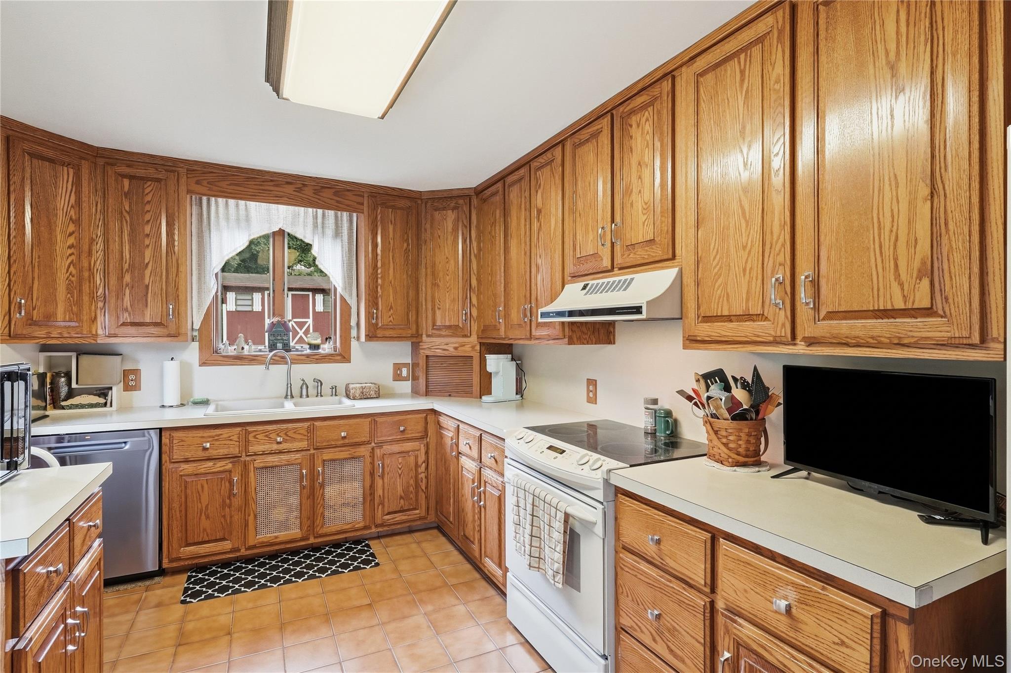 25 E Willow Street – For Sale photo 13