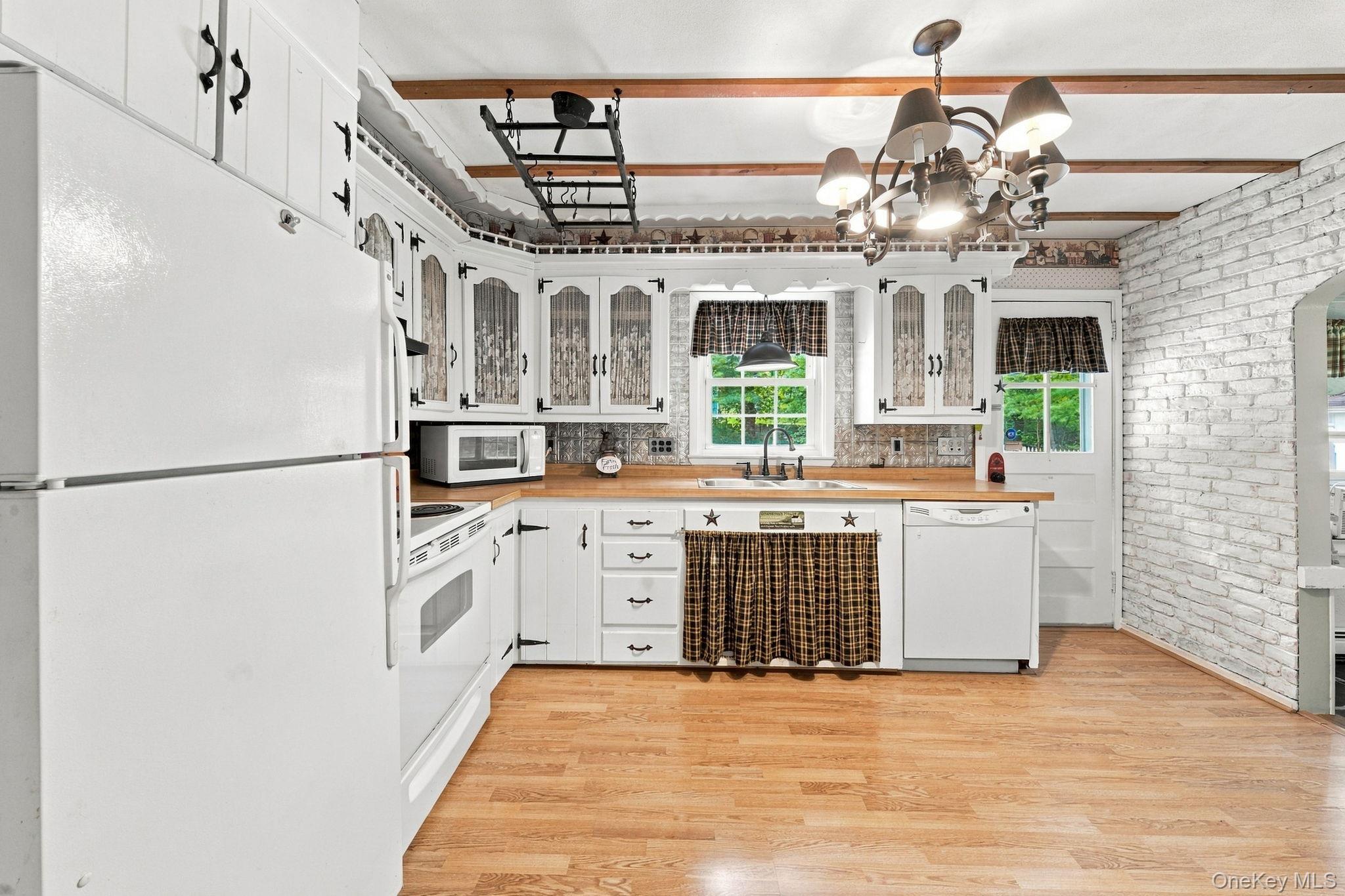 121 First Road – For Sale photo 6