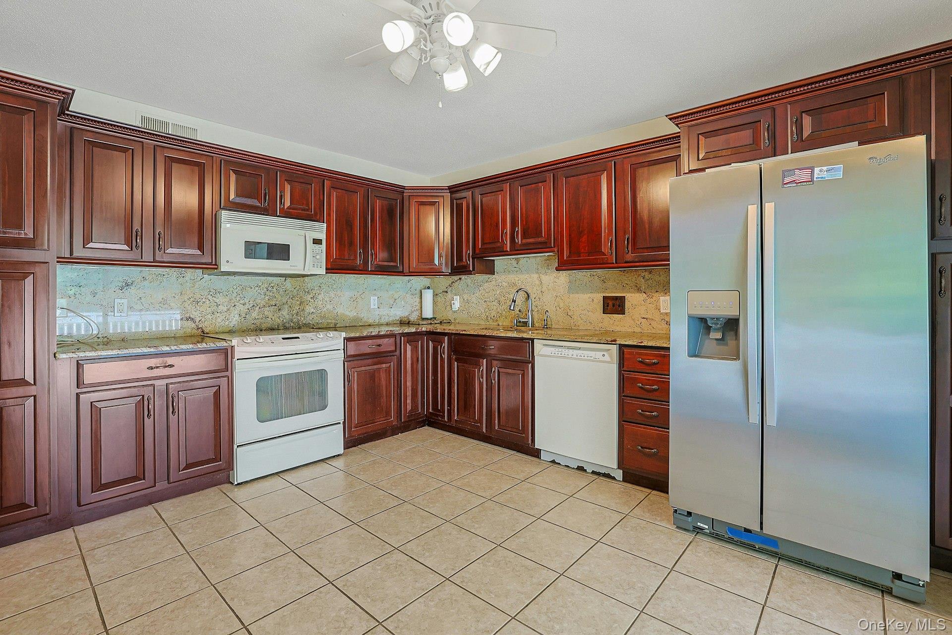 569B Heritage Hills Dr, Unit B photo 5