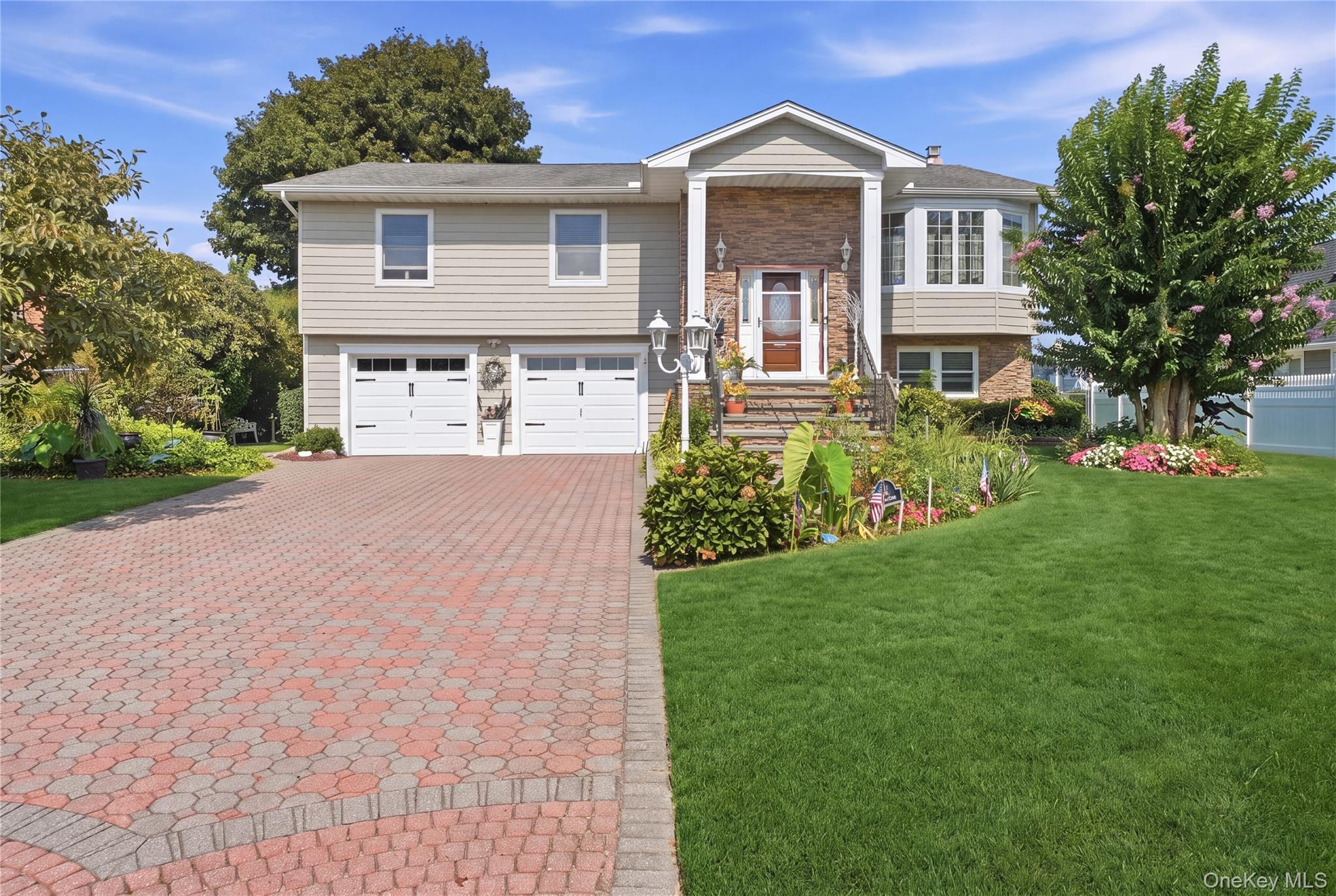 121 Drake Court – For Sale